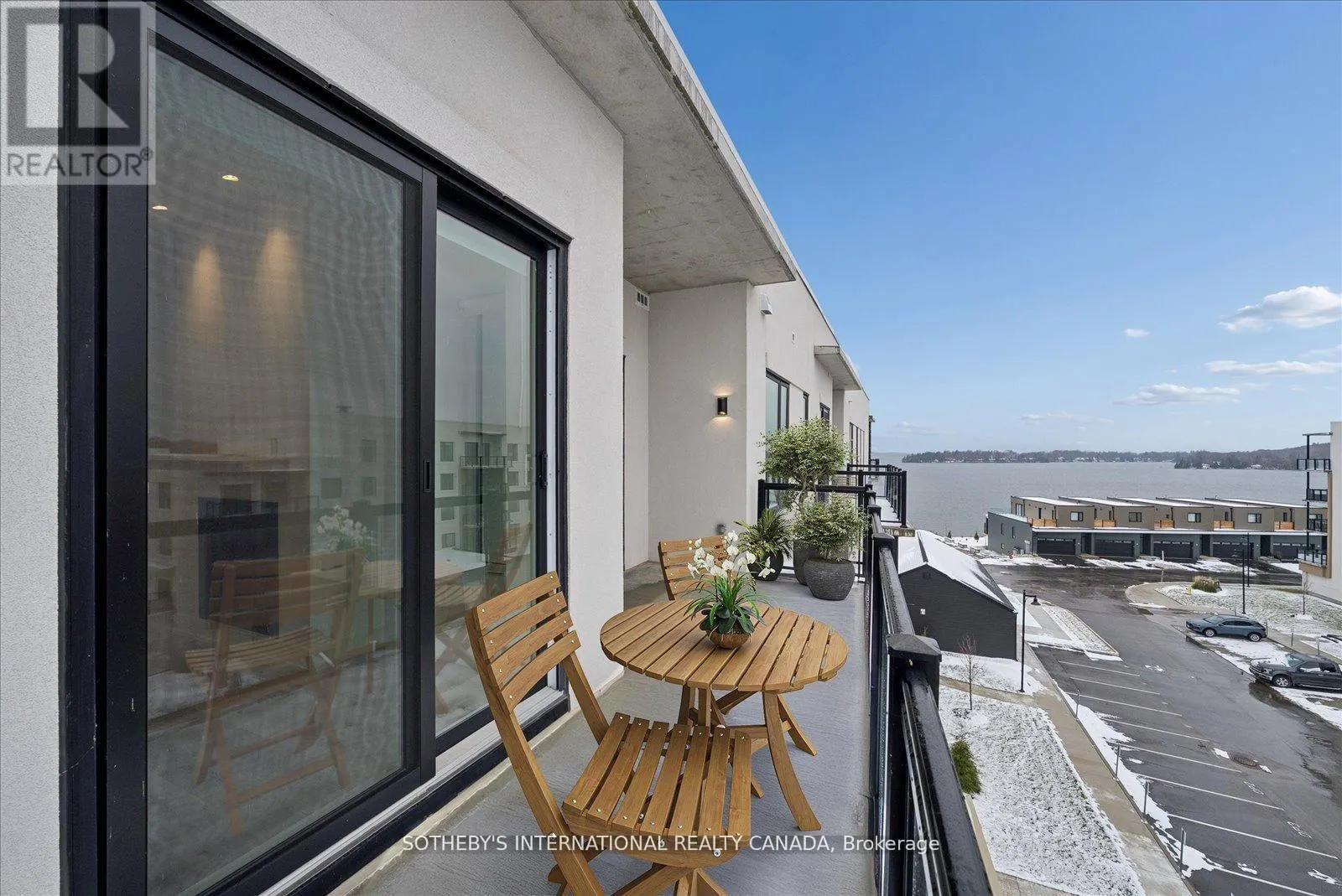 PENTHOUSE 1 - 19A WEST STREET N