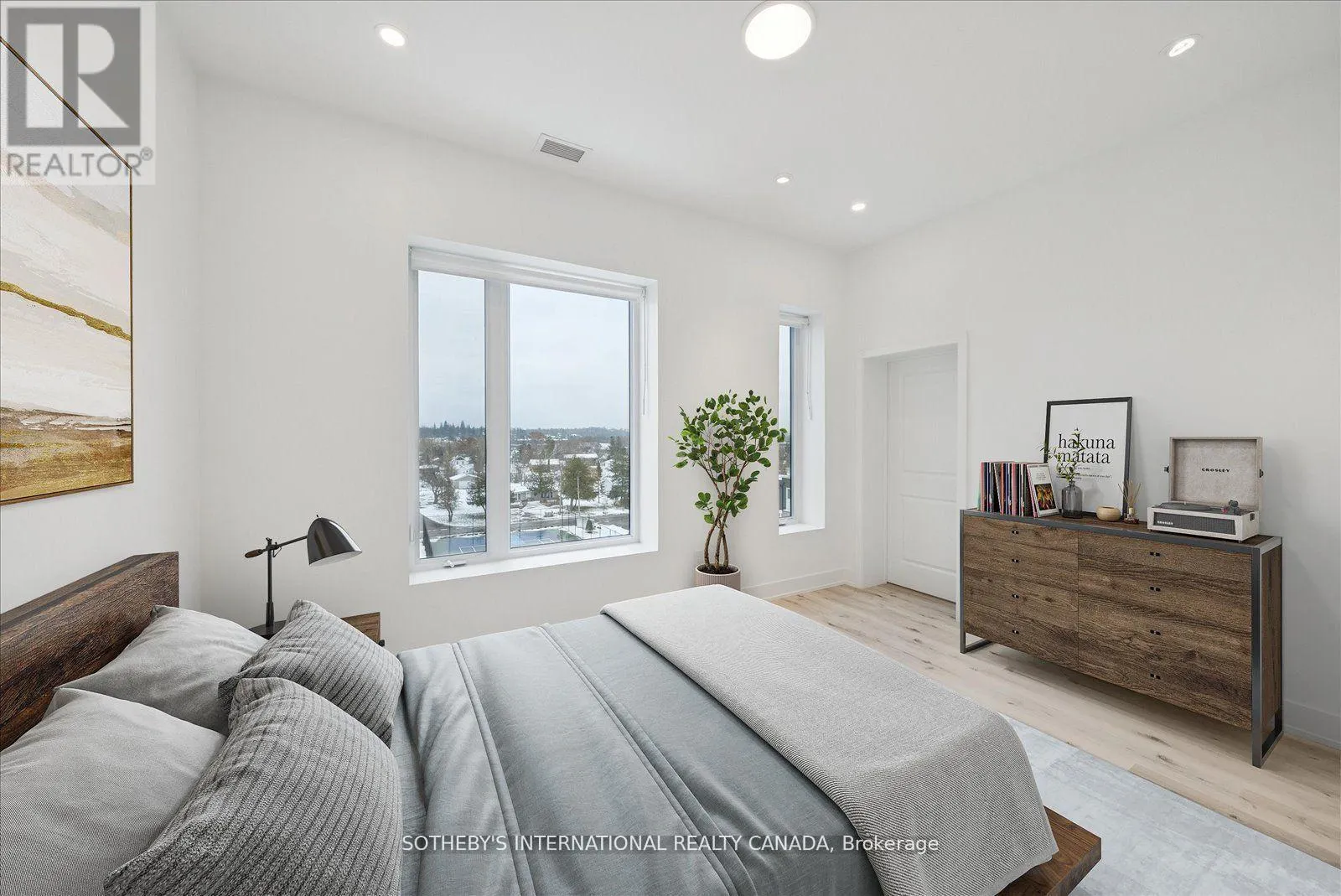 PENTHOUSE 1 - 19A WEST STREET N