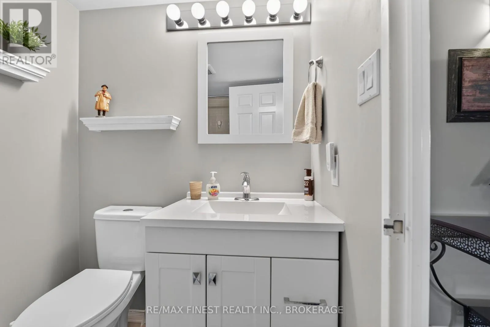 502 - 257 BATH ROAD #502