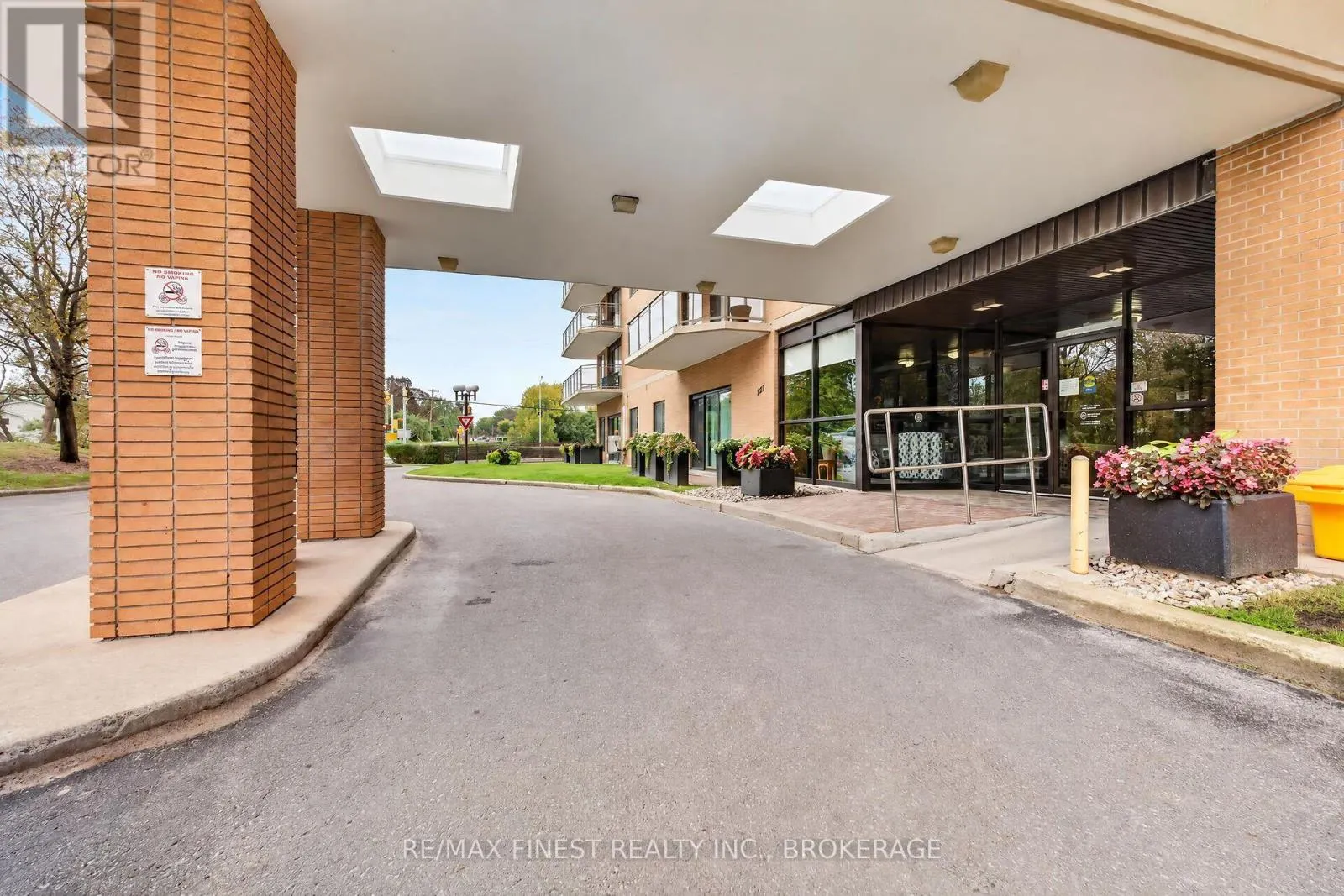 502 - 257 BATH ROAD #502