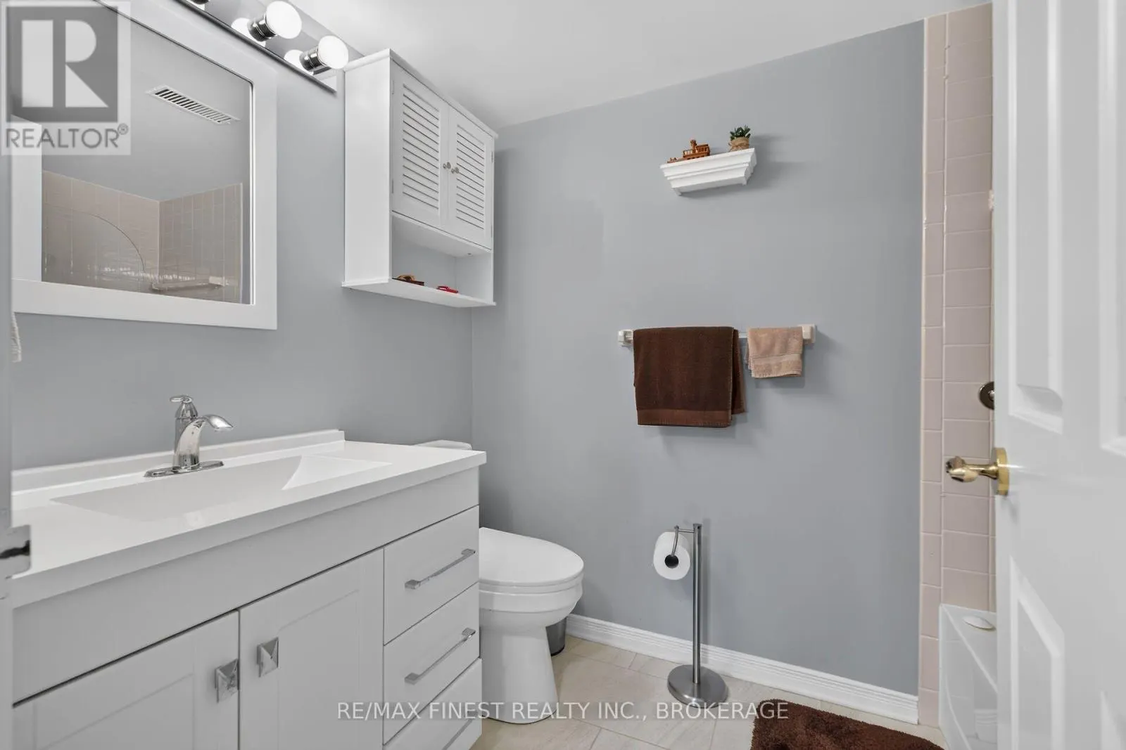 502 - 257 BATH ROAD #502