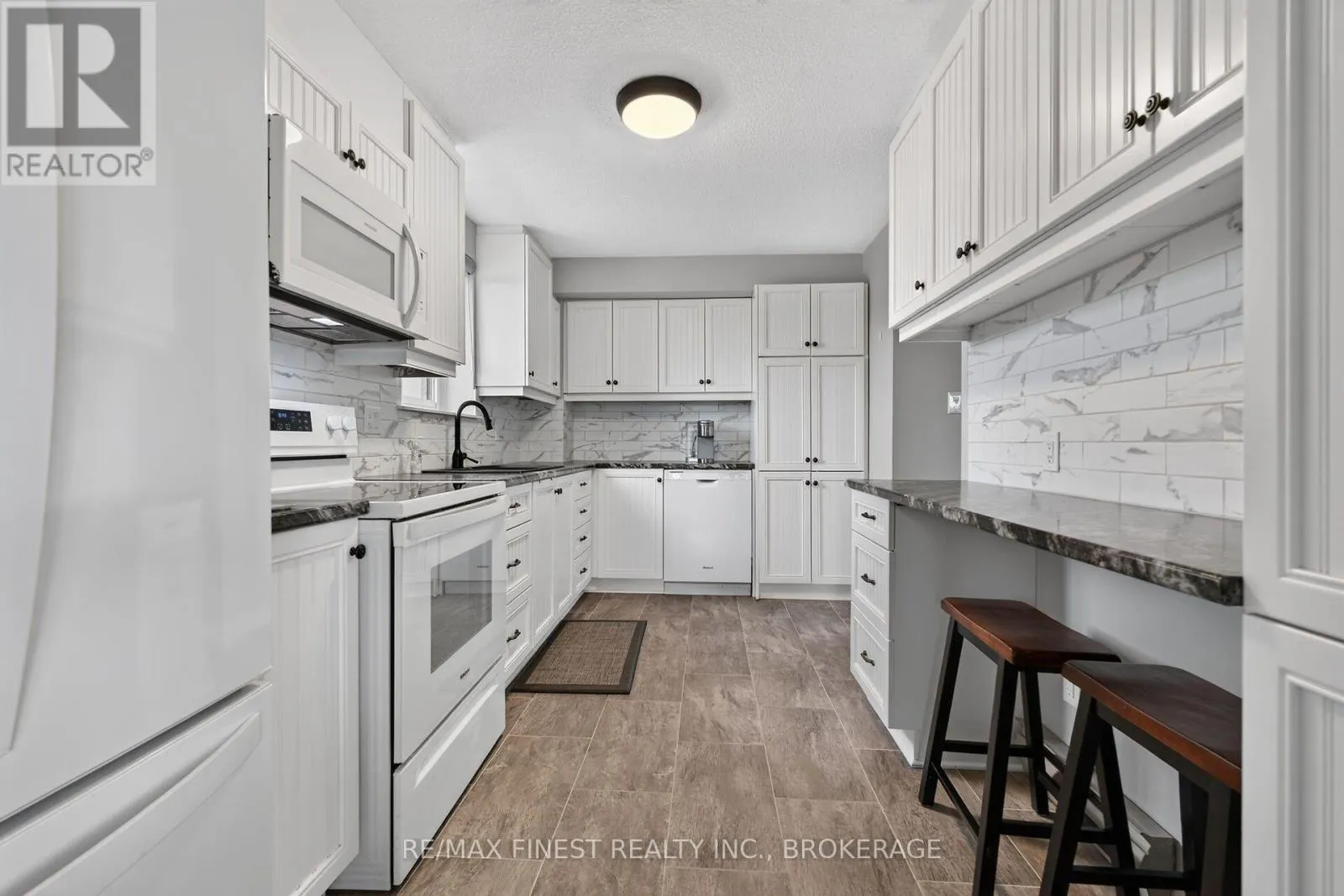 502 - 257 BATH ROAD #502