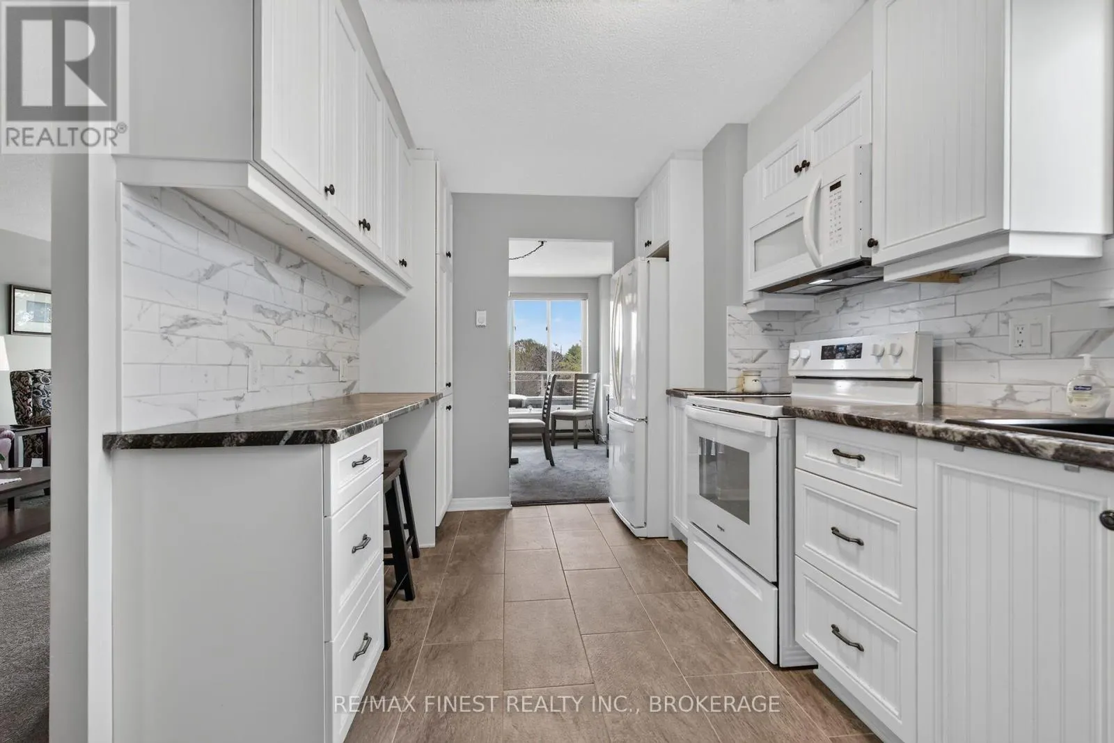 502 - 257 BATH ROAD #502