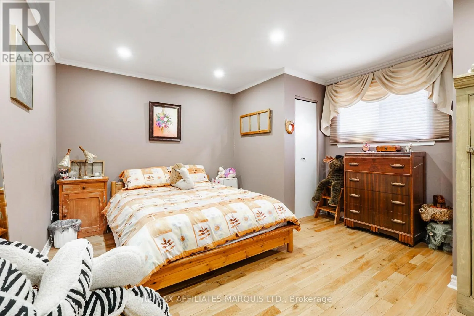 114 ST GEORGE STREET W