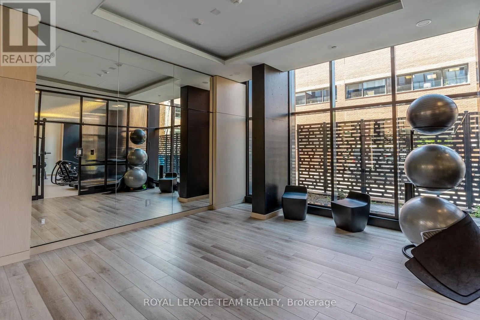 509 - 10 JAMES STREET