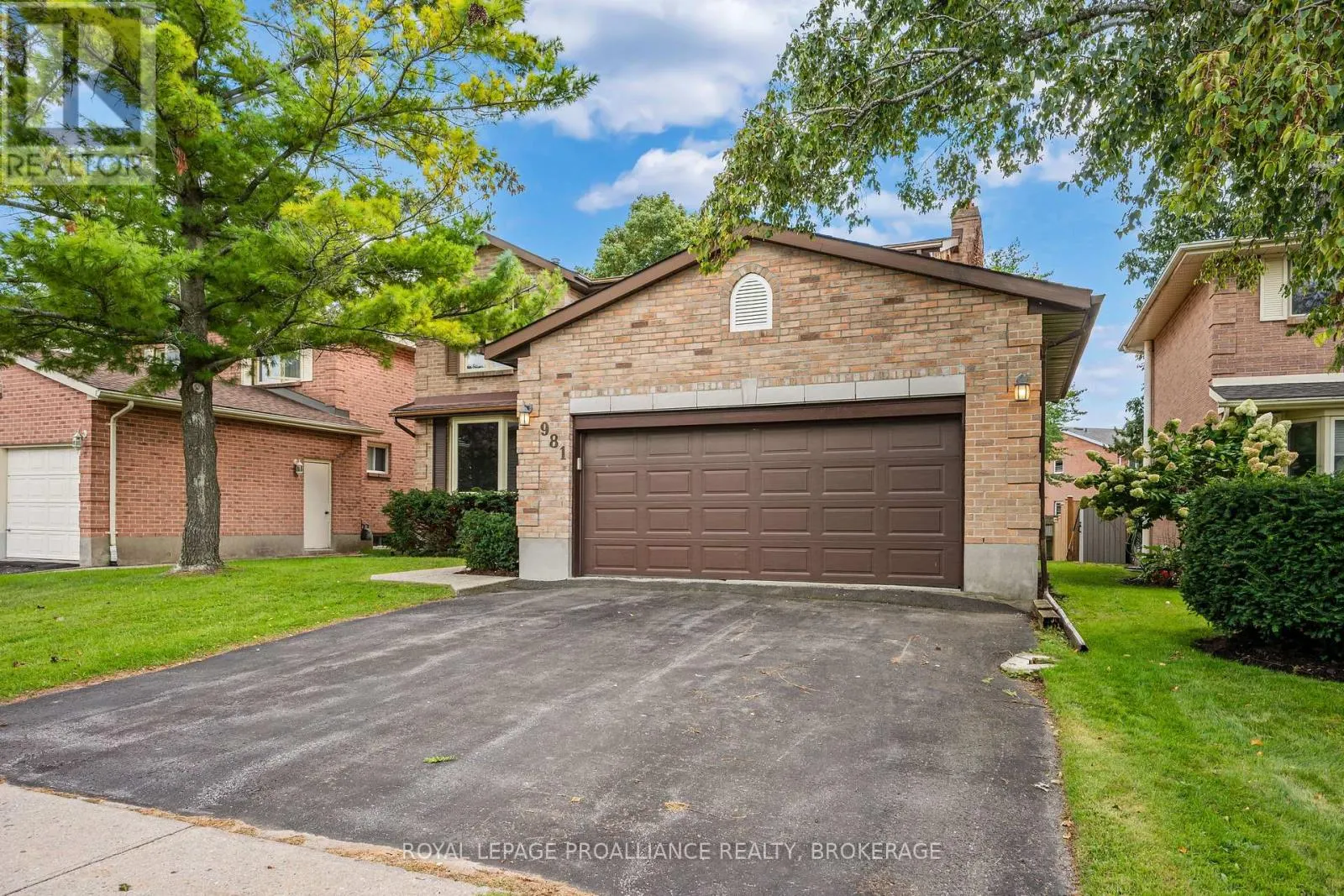 981 EDINBOROUGH CRESCENT