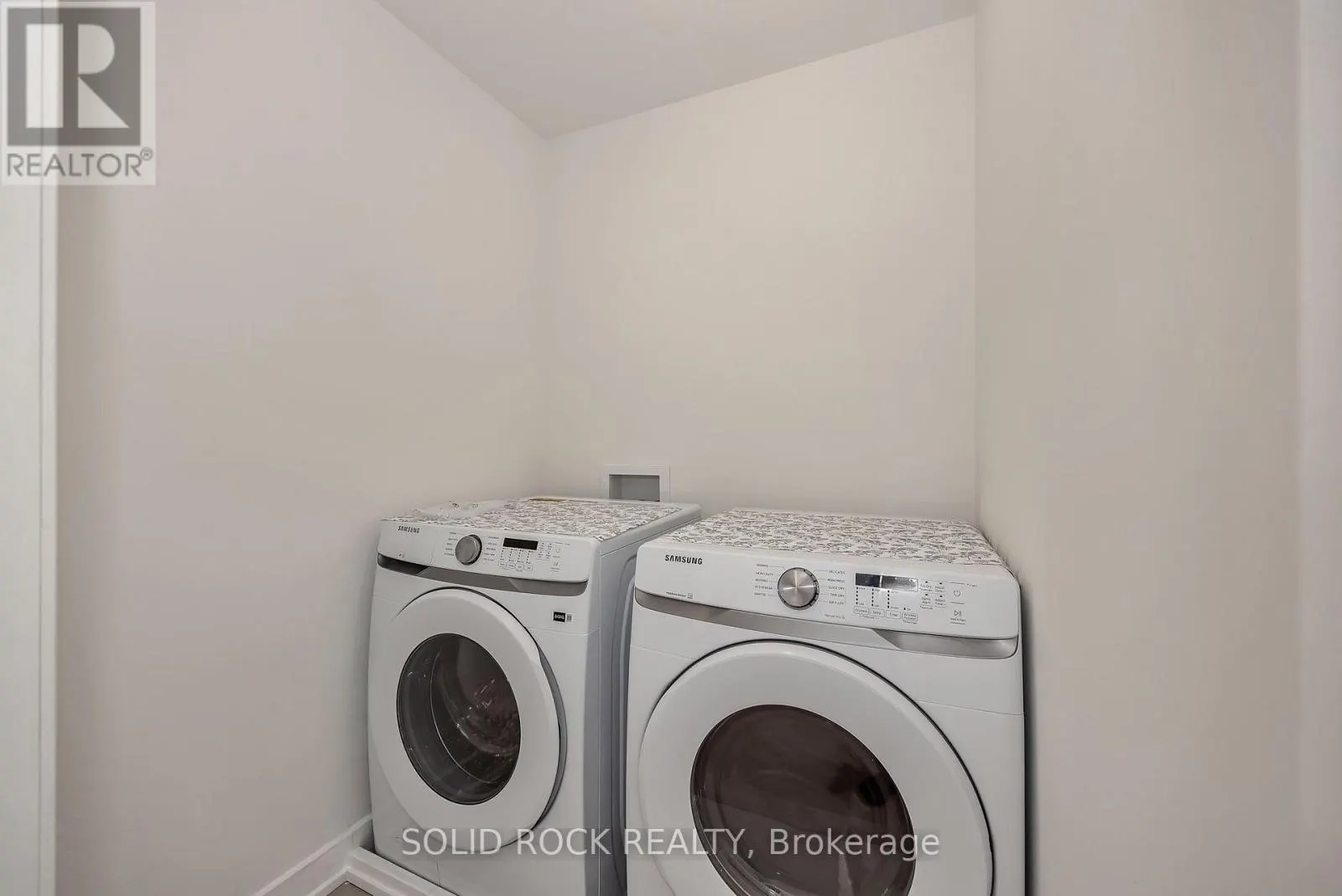 859 SOLARIUM AVENUE E