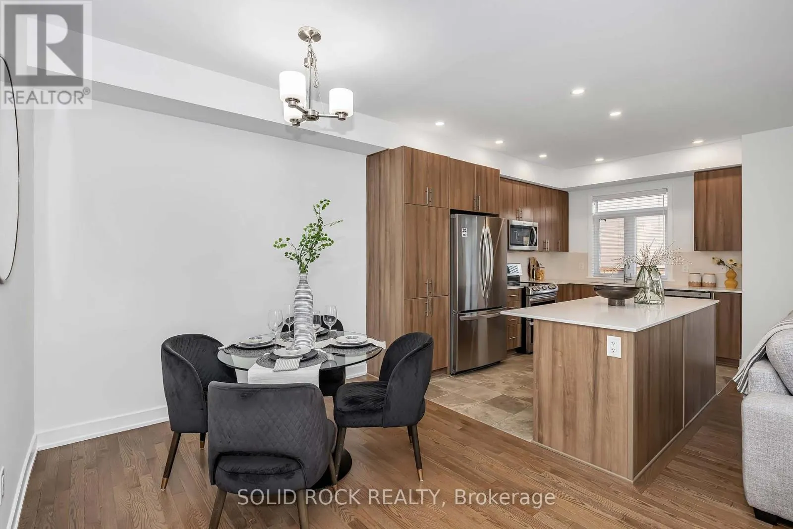 859 SOLARIUM AVENUE E