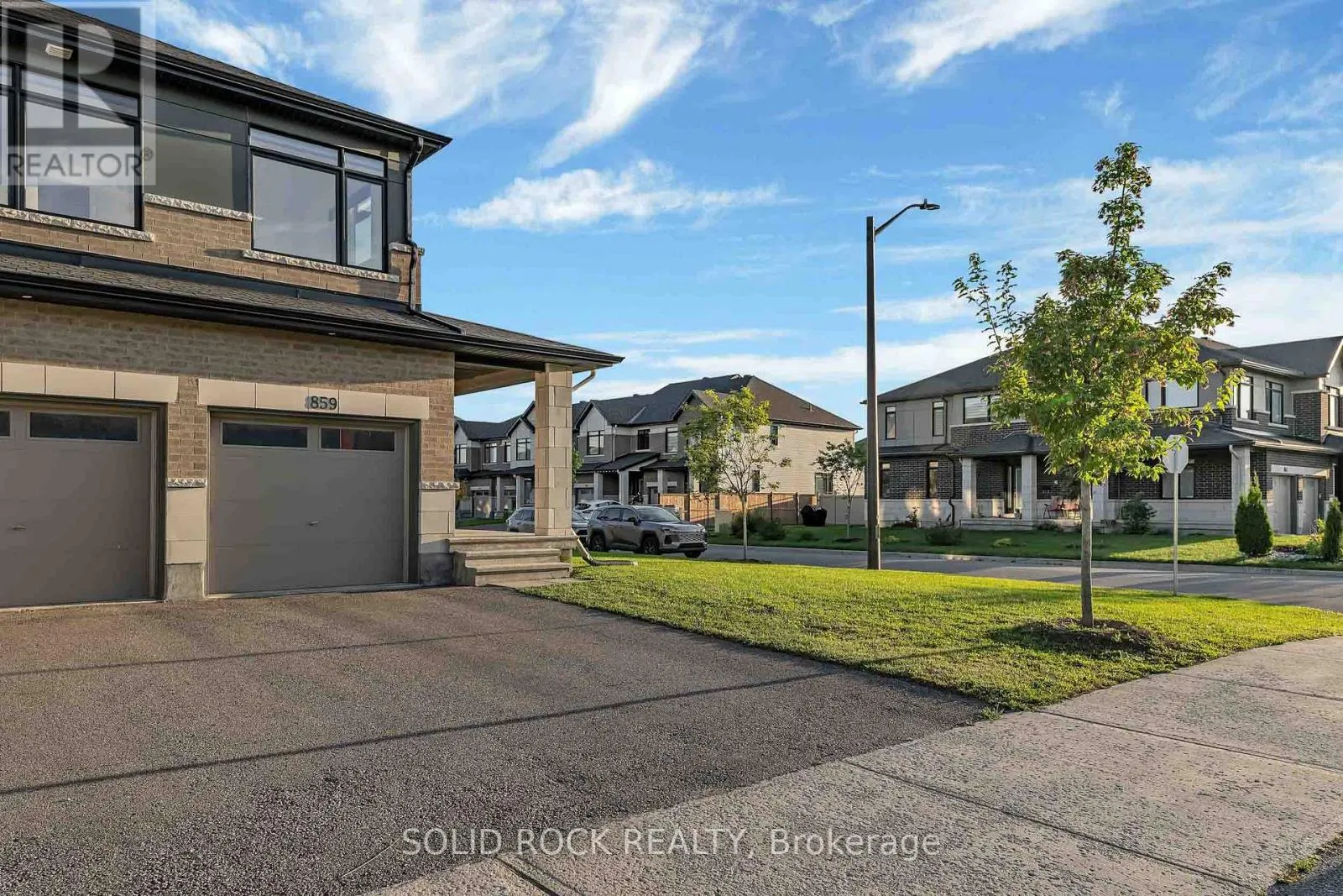 859 SOLARIUM AVENUE E
