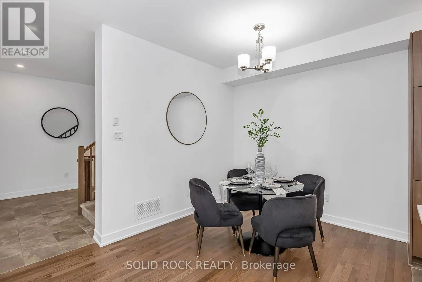 859 SOLARIUM AVENUE E