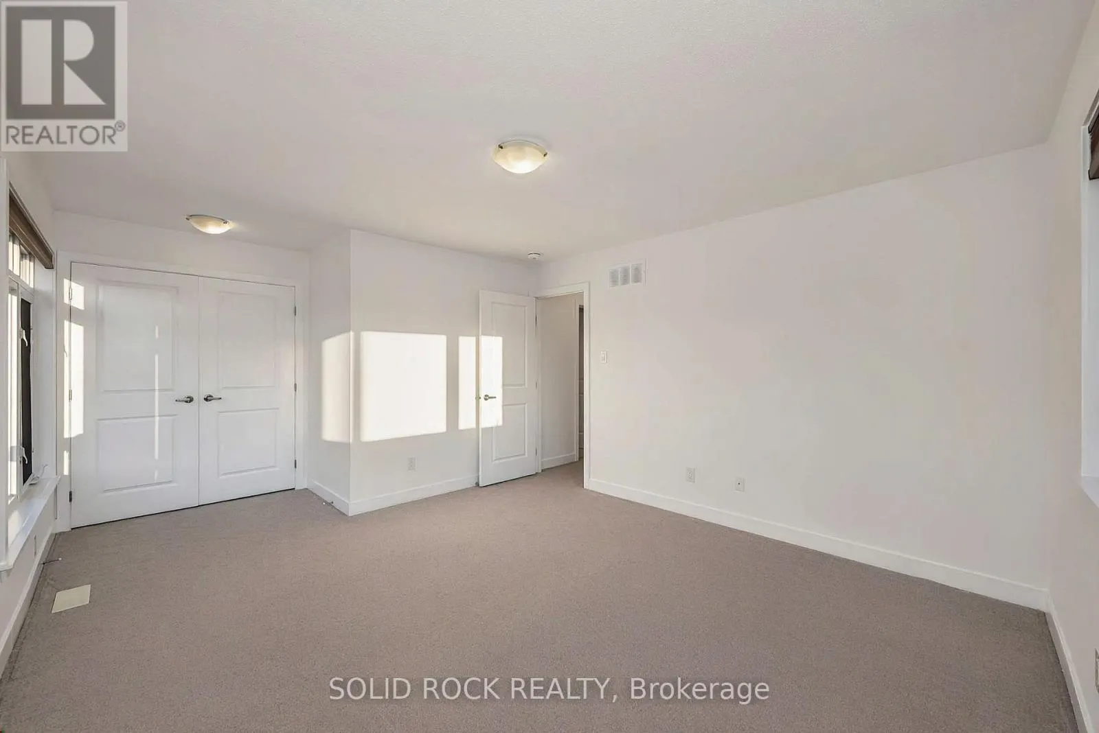 859 SOLARIUM AVENUE E