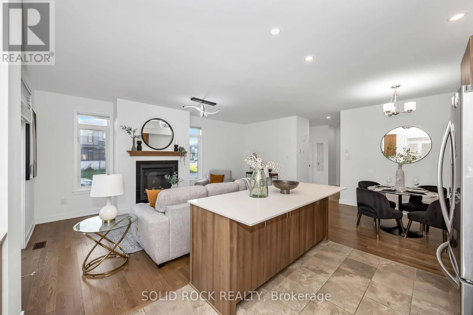 859 SOLARIUM AVENUE E