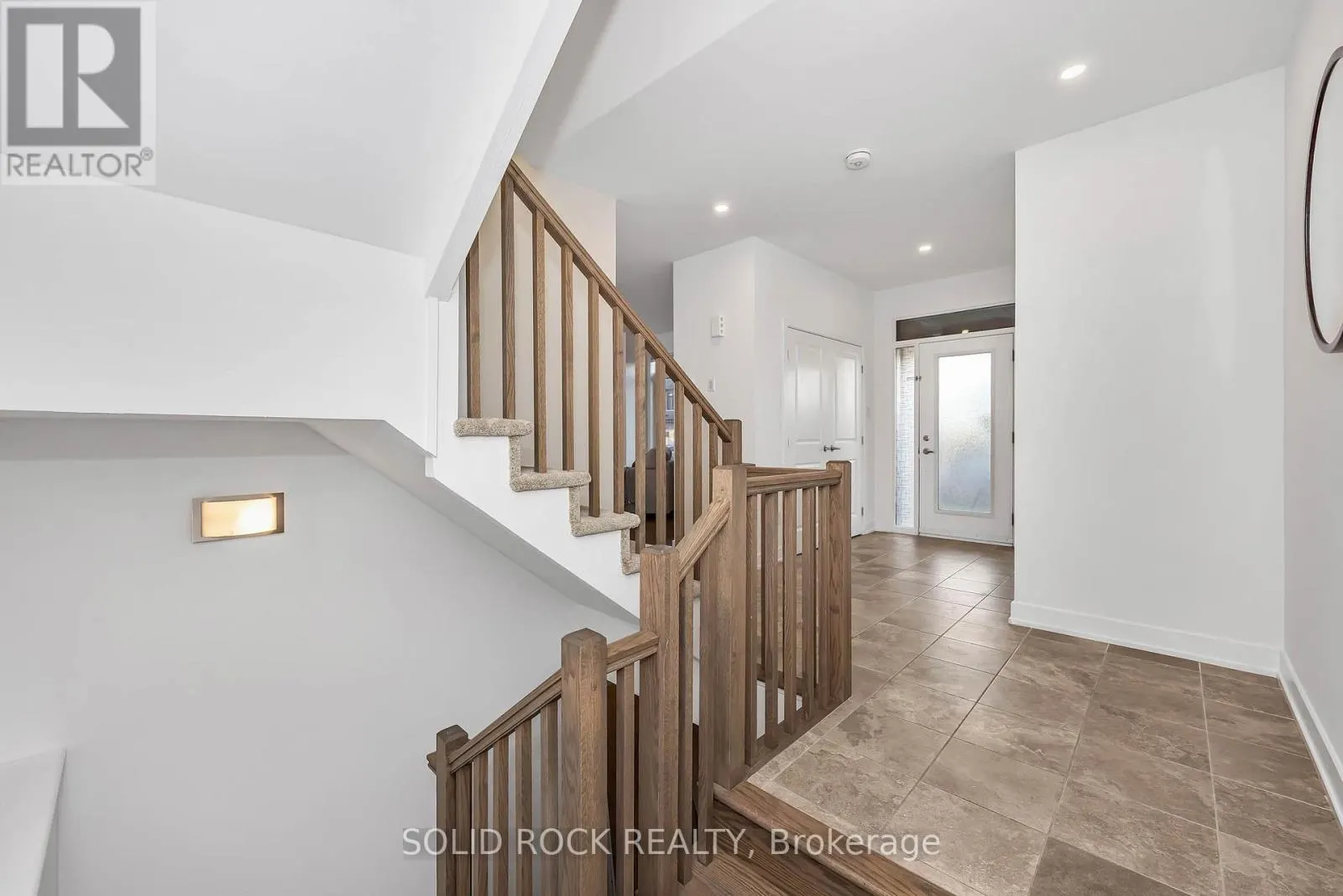 859 SOLARIUM AVENUE E