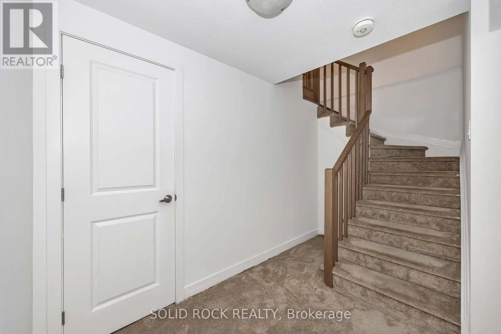 859 SOLARIUM AVENUE E