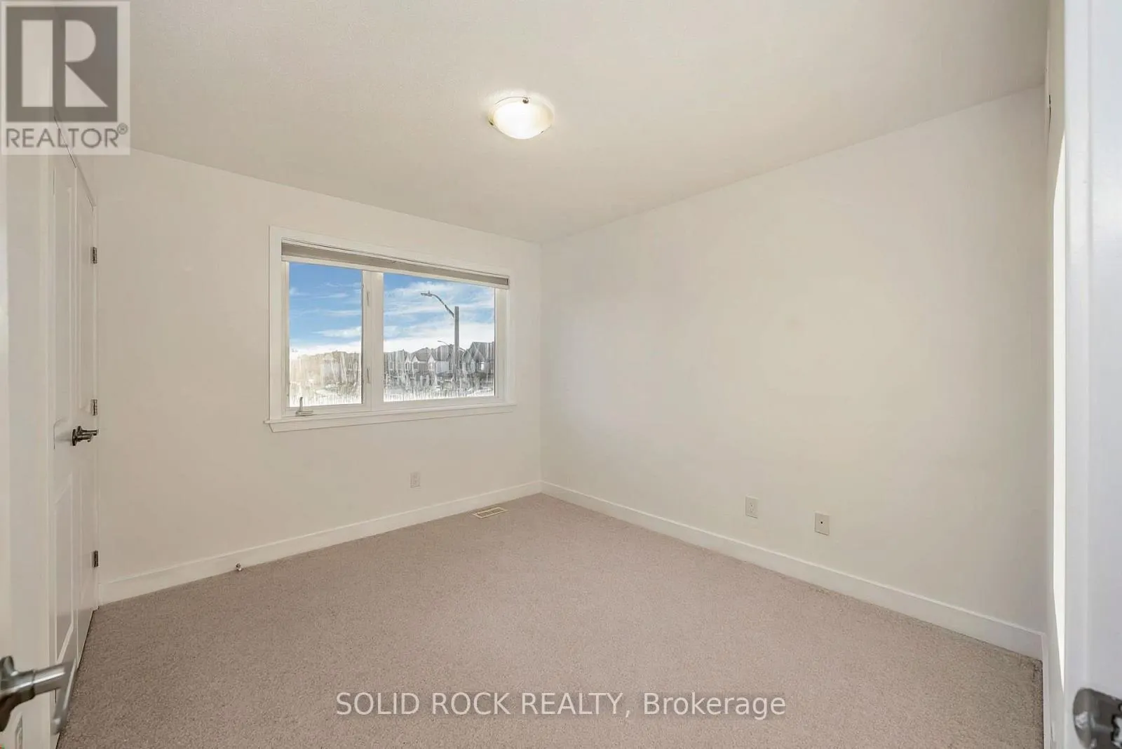 859 SOLARIUM AVENUE E