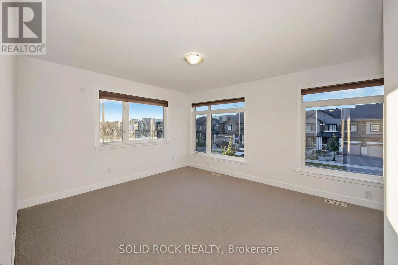 859 SOLARIUM AVENUE E