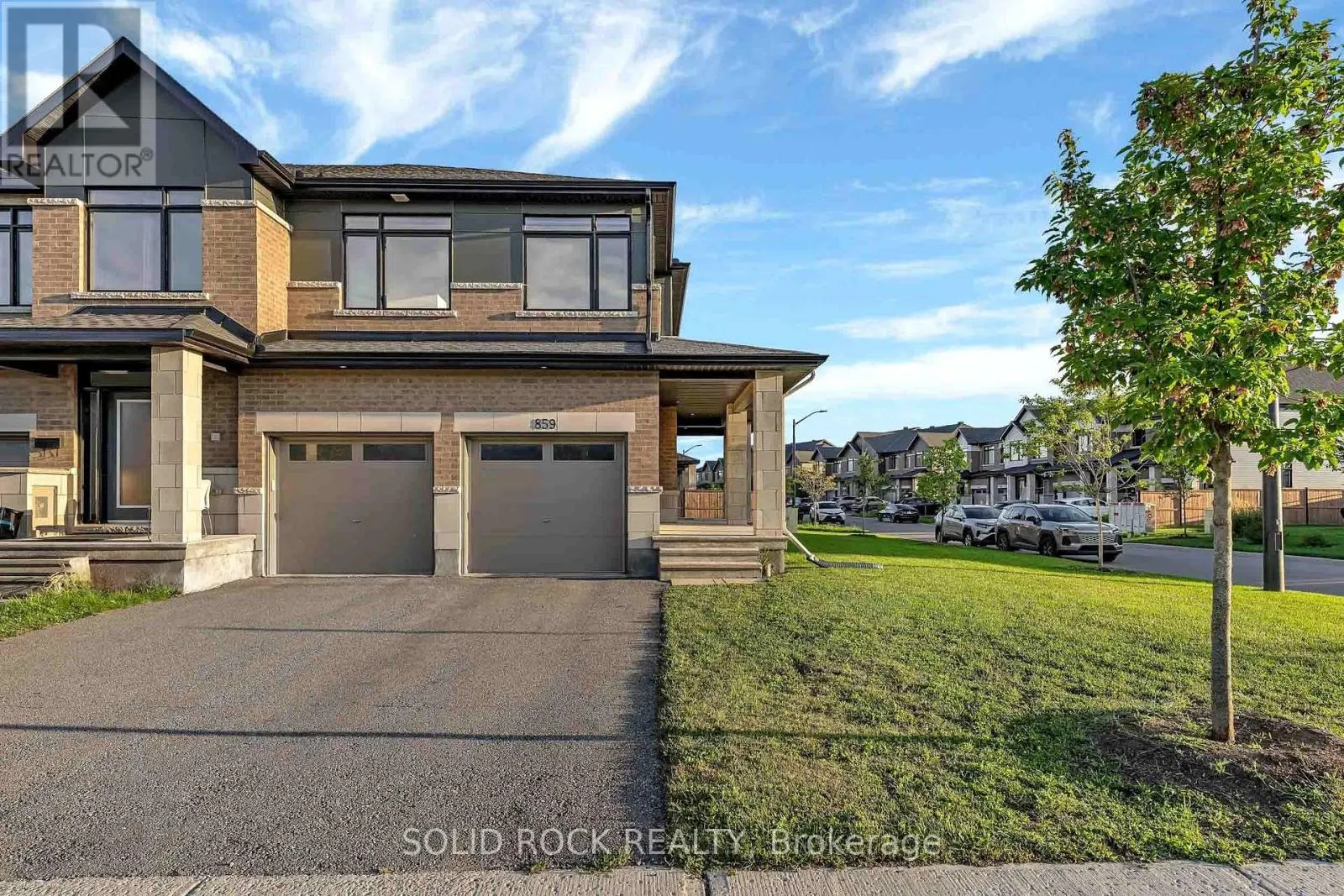 859 SOLARIUM AVENUE E