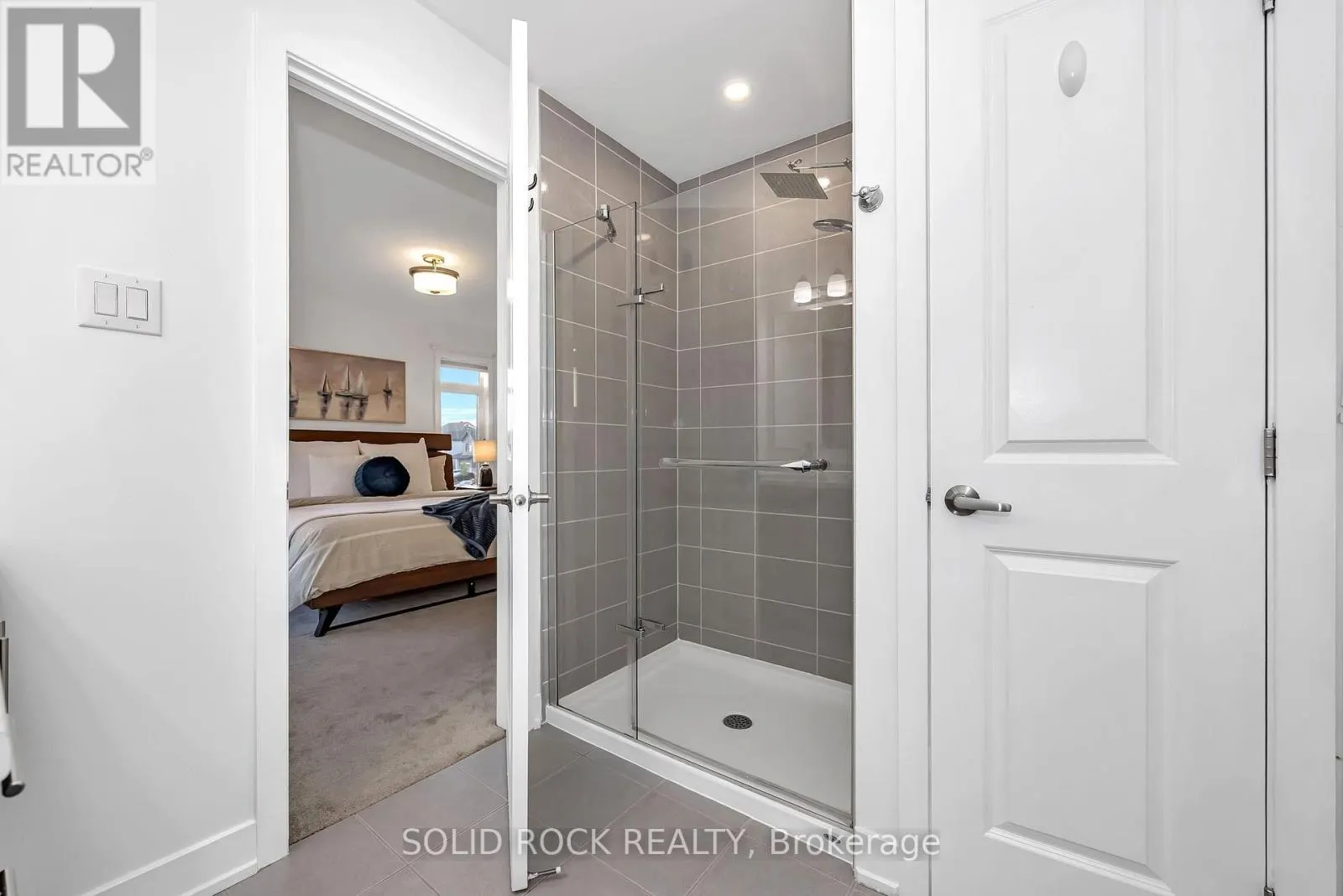 859 SOLARIUM AVENUE E