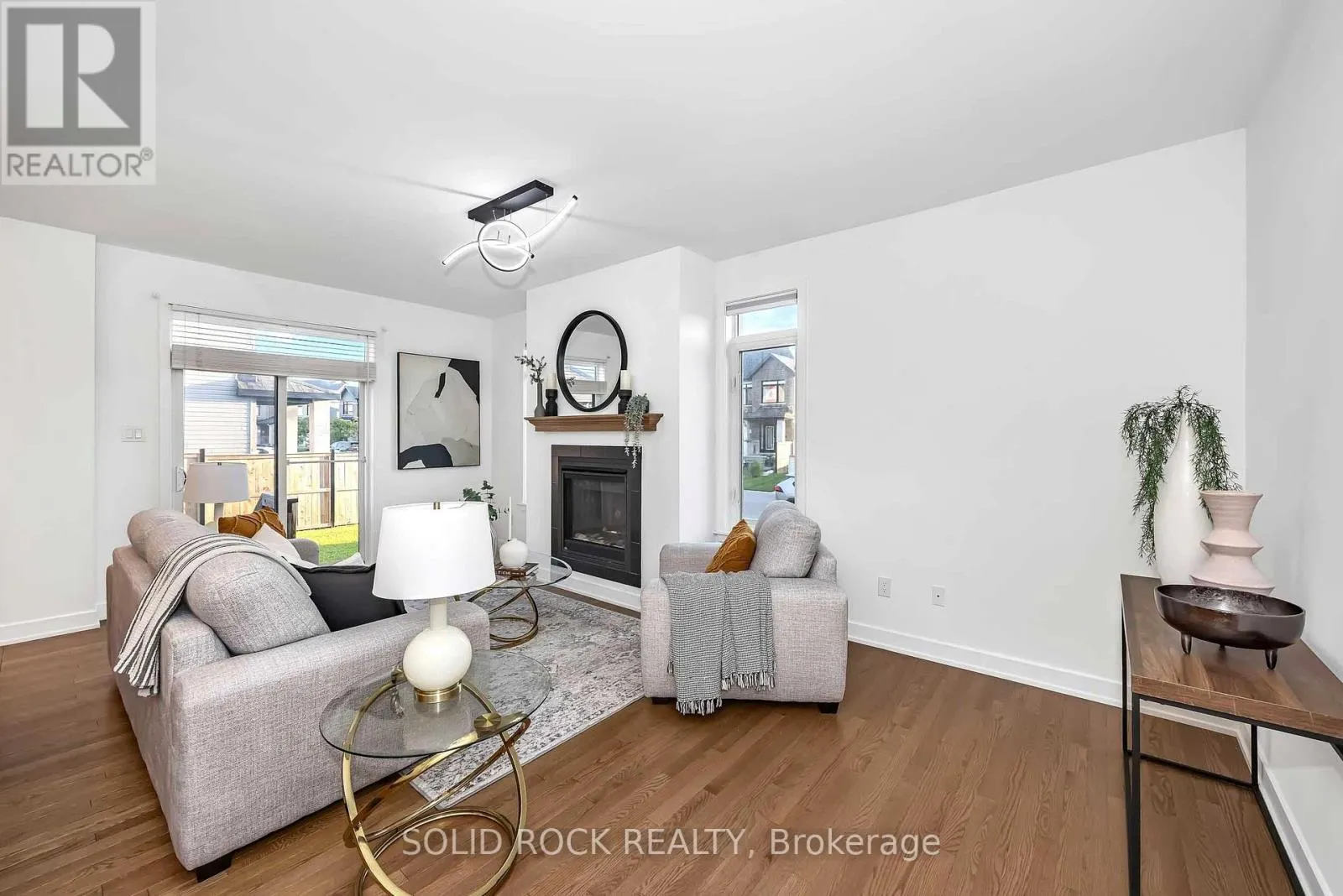 859 SOLARIUM AVENUE E
