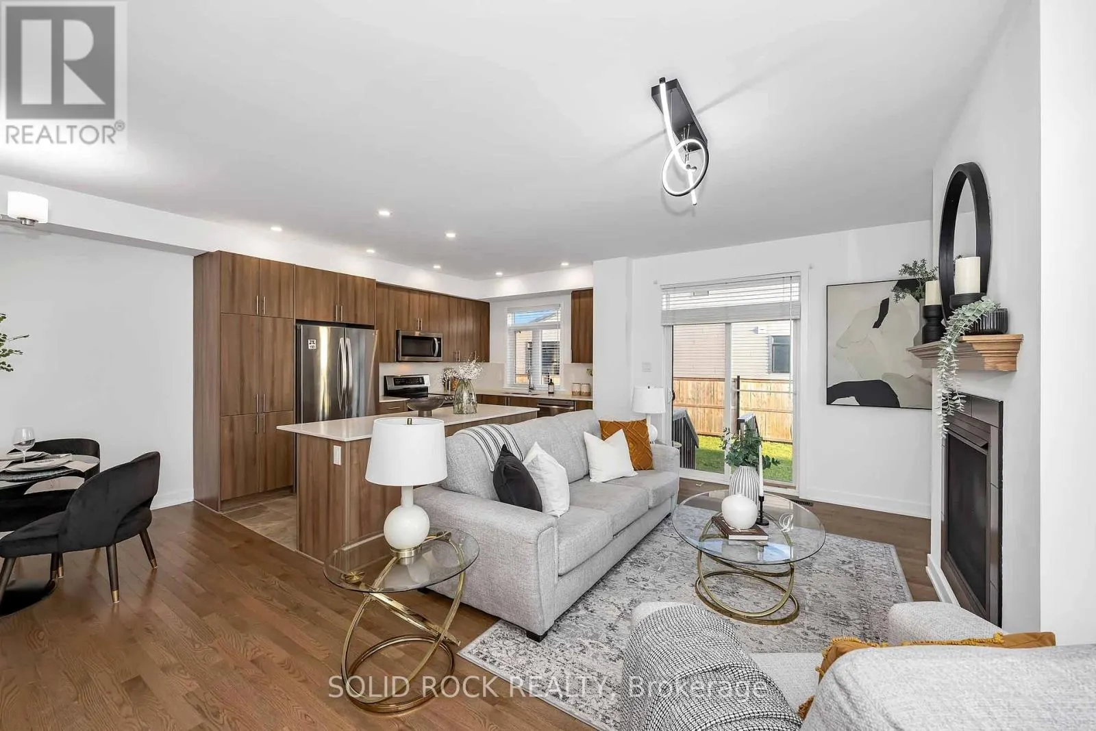 859 SOLARIUM AVENUE E