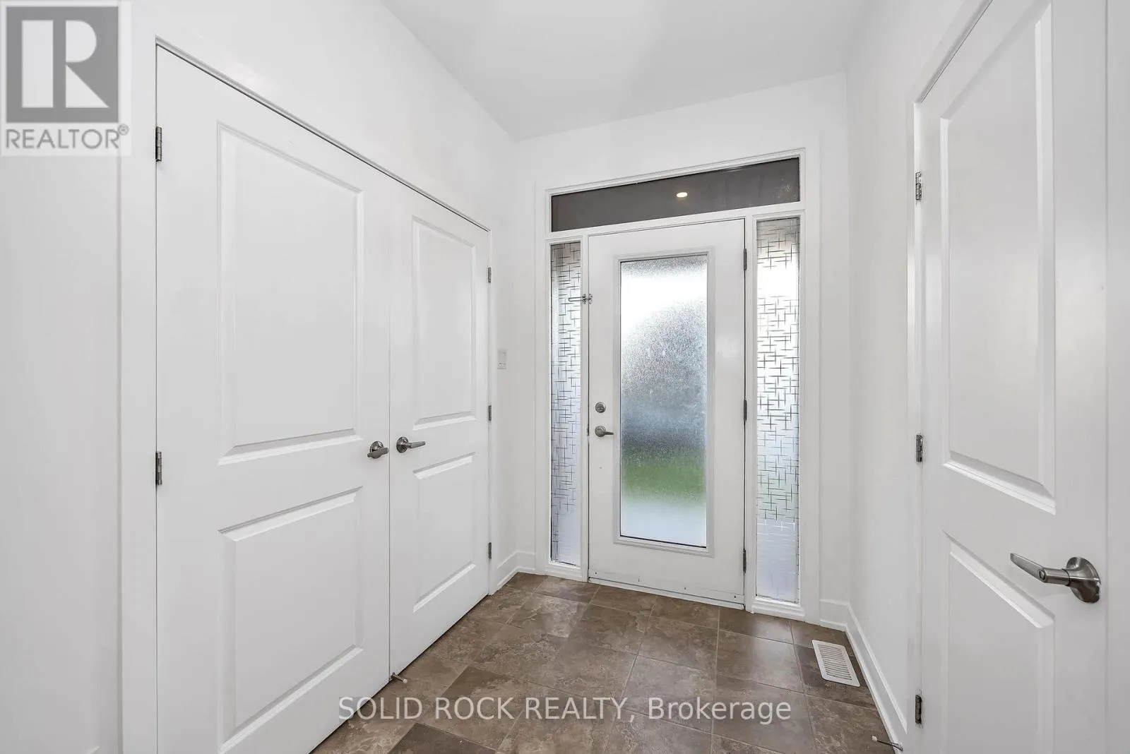 859 SOLARIUM AVENUE E
