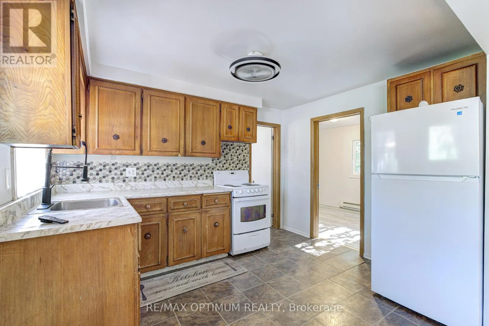 916 QUEENSTON ROAD
