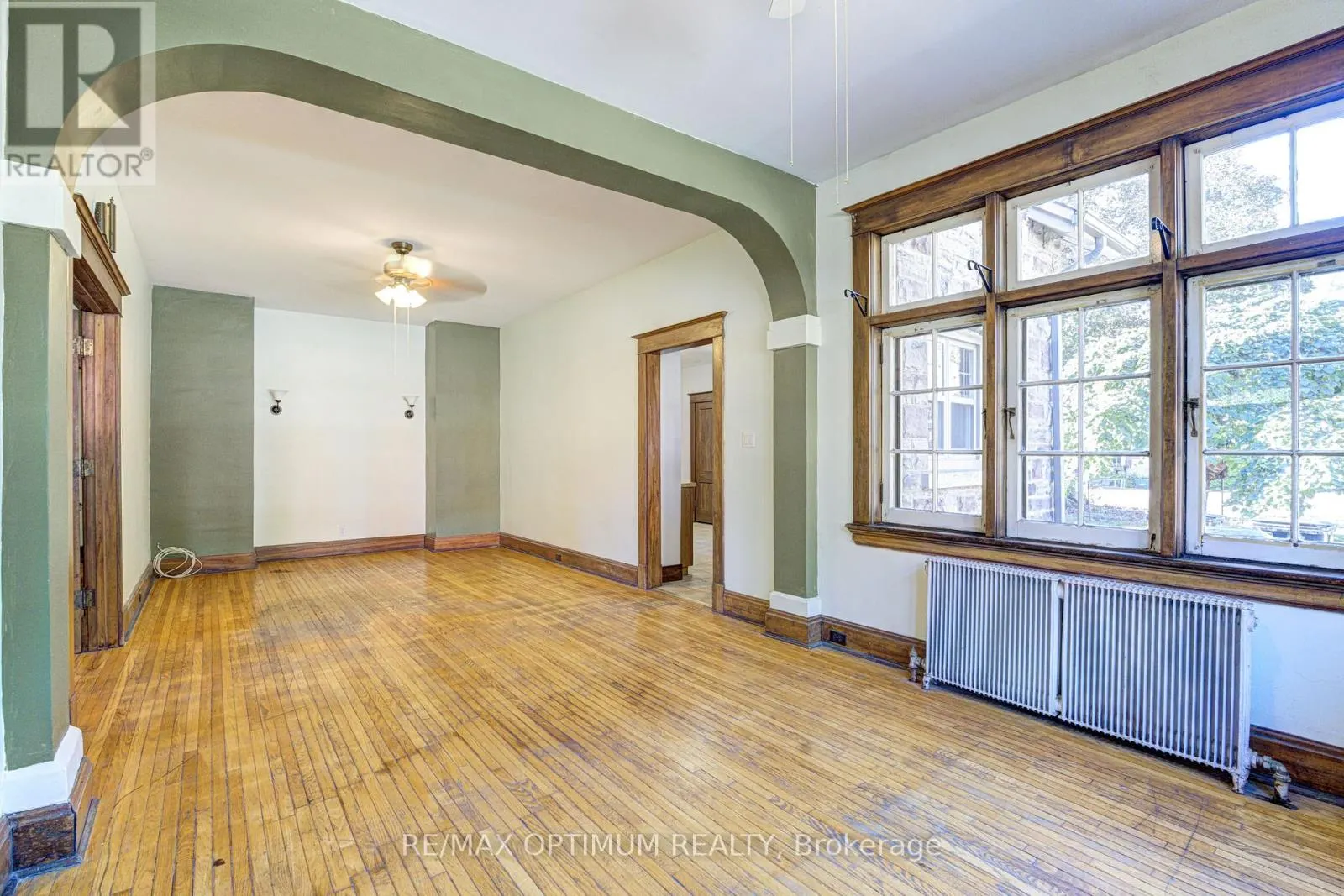 916 QUEENSTON ROAD