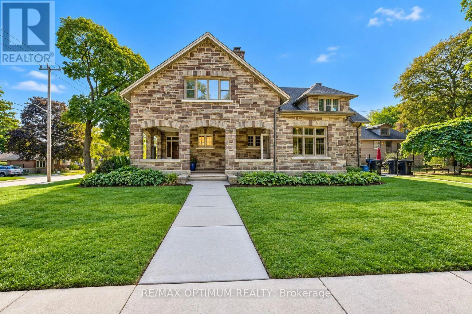 916 QUEENSTON ROAD
