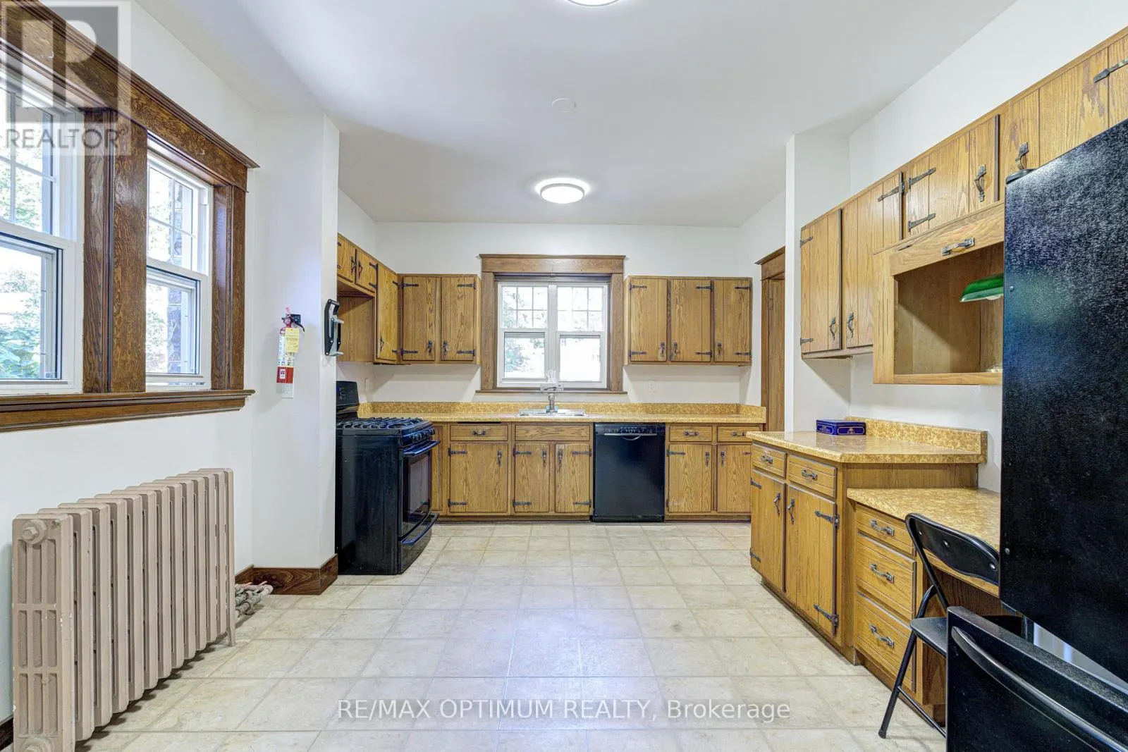 916 QUEENSTON ROAD