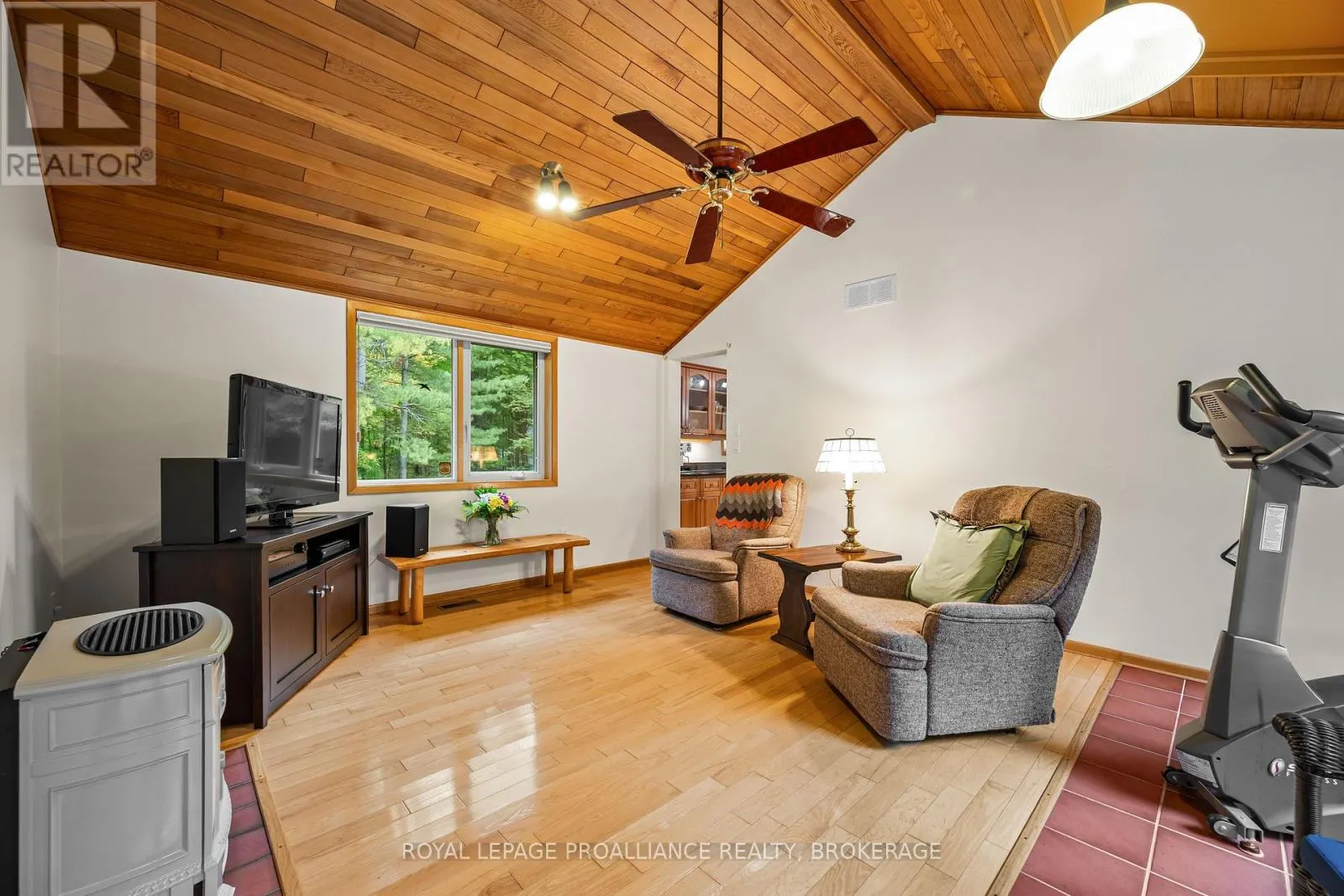 1612 GROUSEWOOD LANE