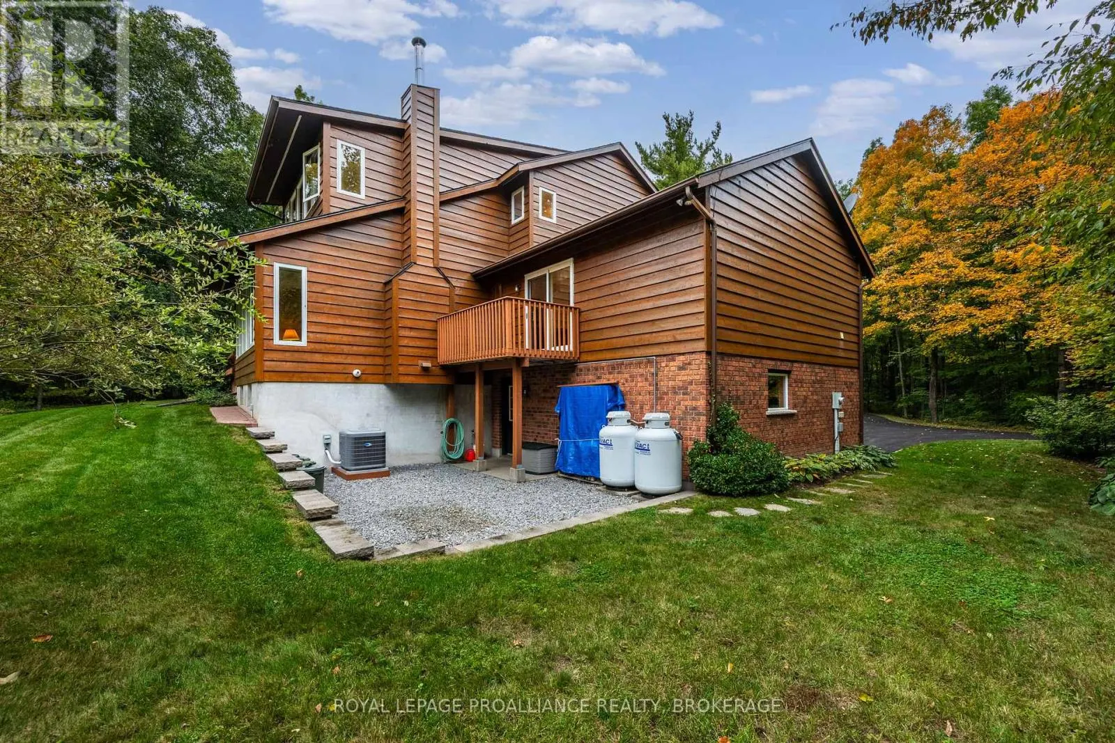 1612 GROUSEWOOD LANE