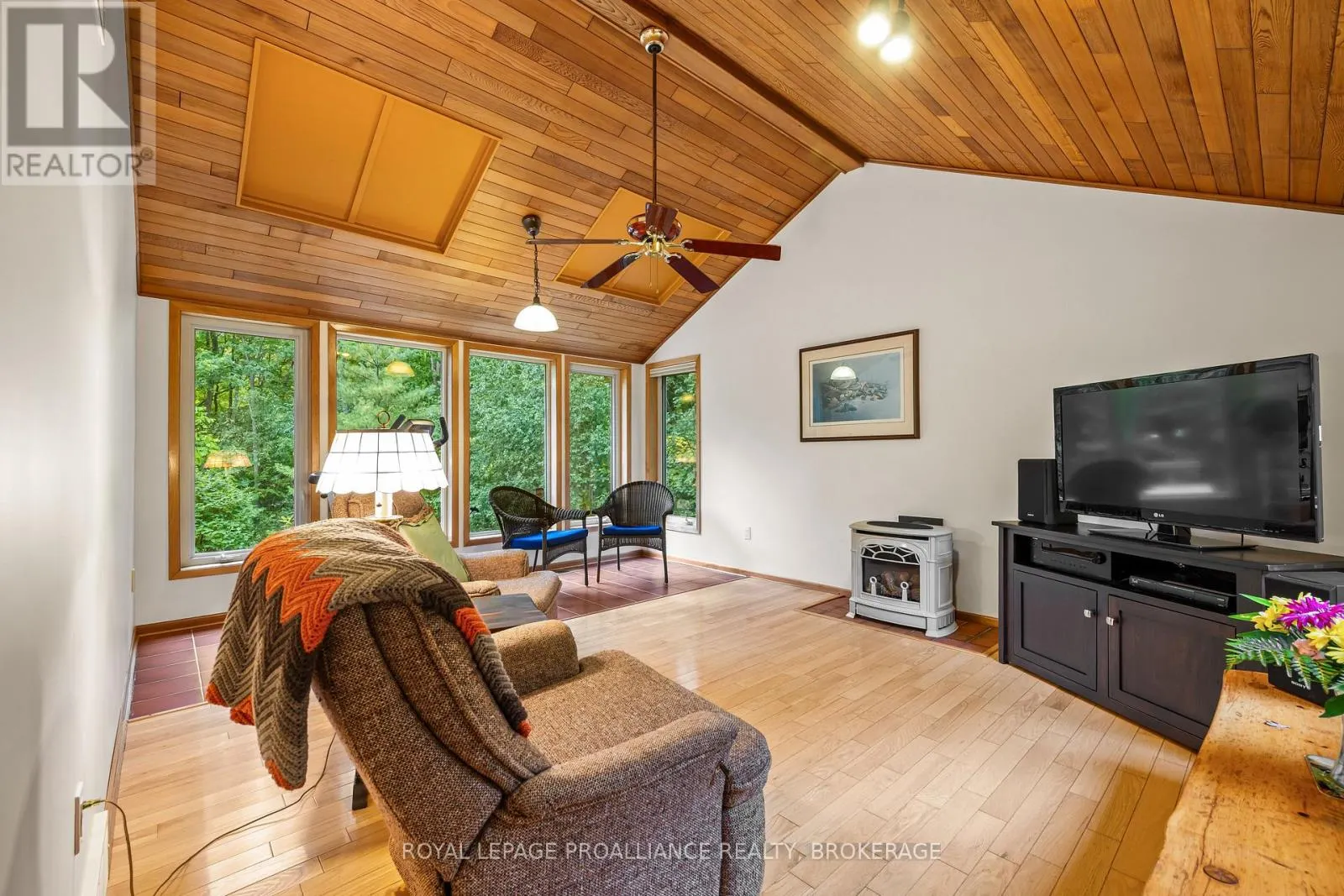 1612 GROUSEWOOD LANE