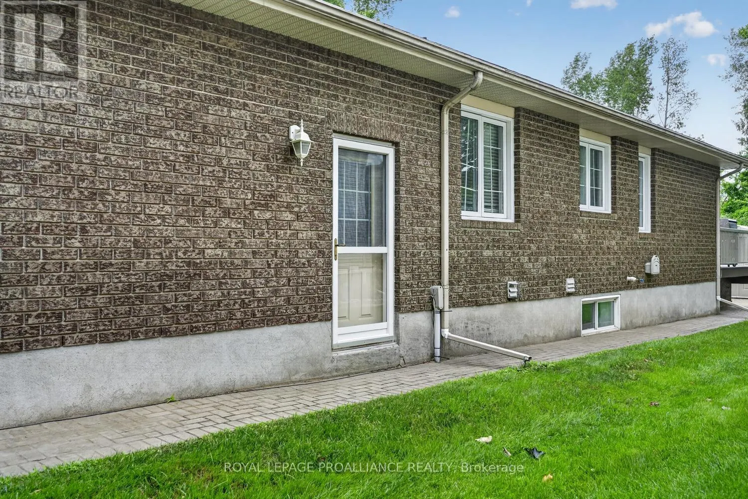 1099 BRIDLEWOOD DRIVE