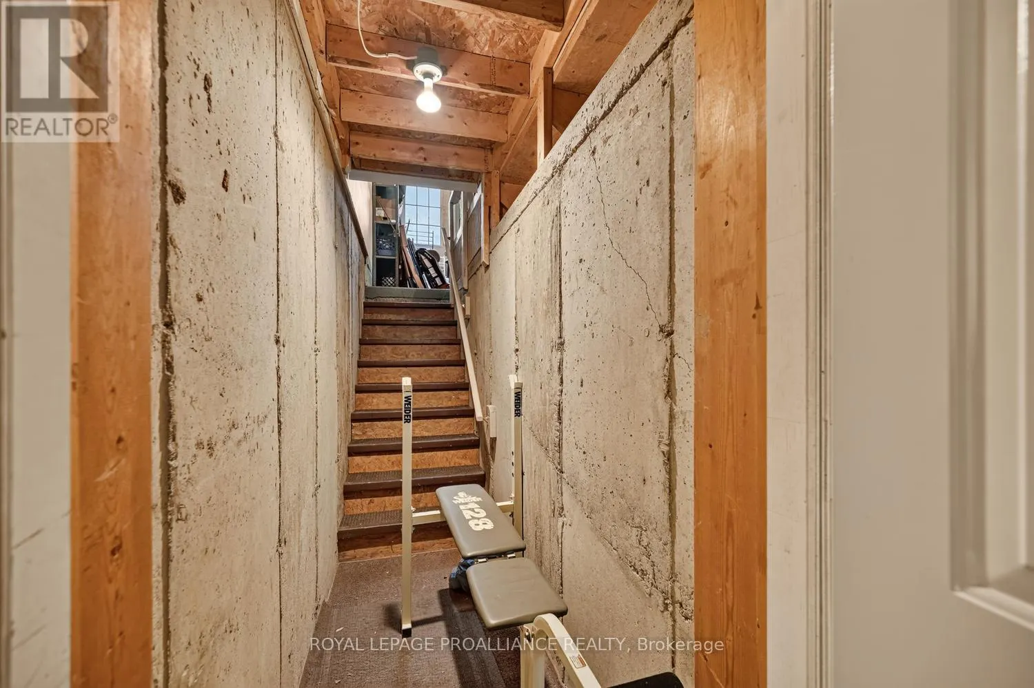 1099 BRIDLEWOOD DRIVE