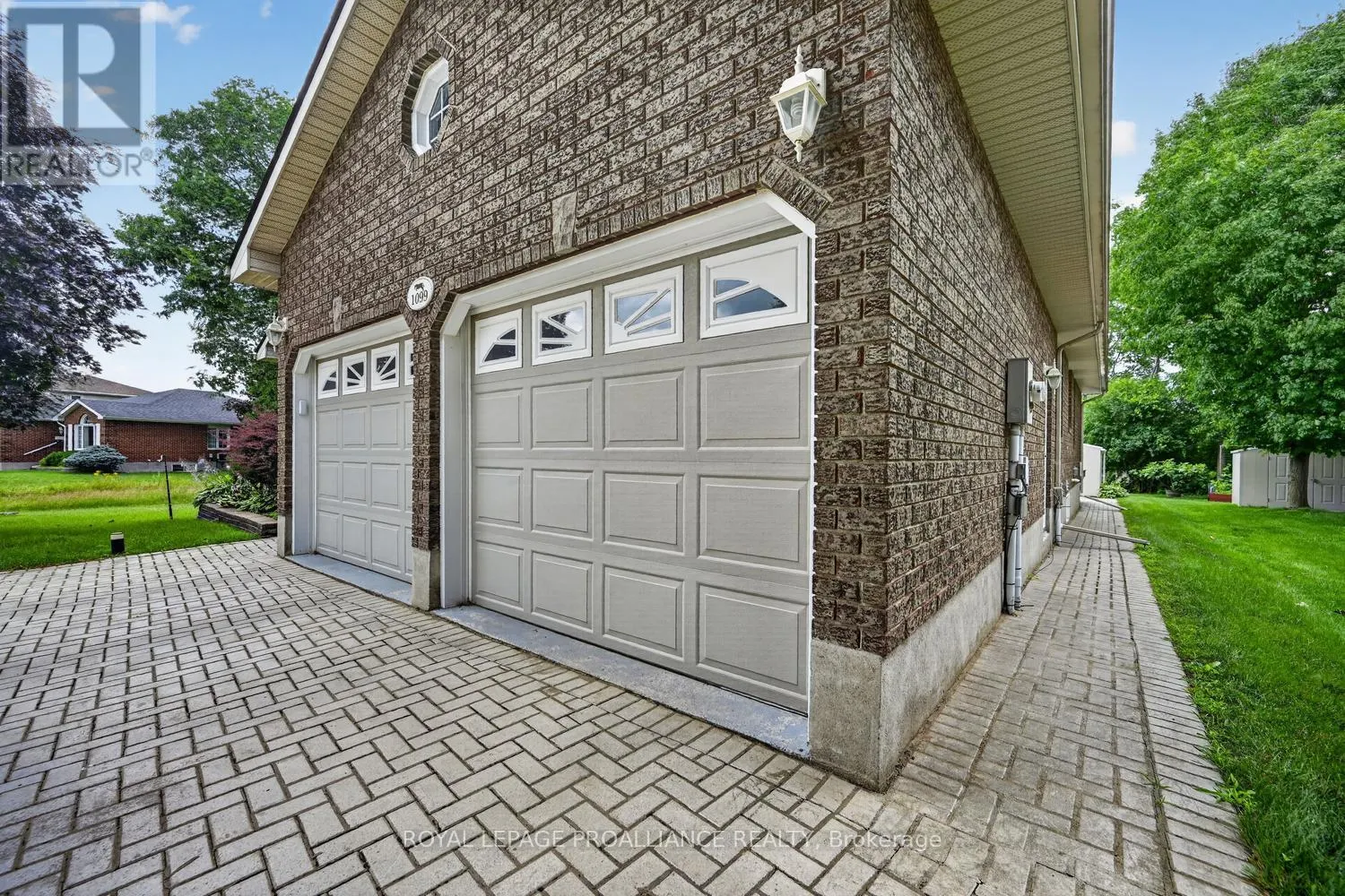 1099 BRIDLEWOOD DRIVE