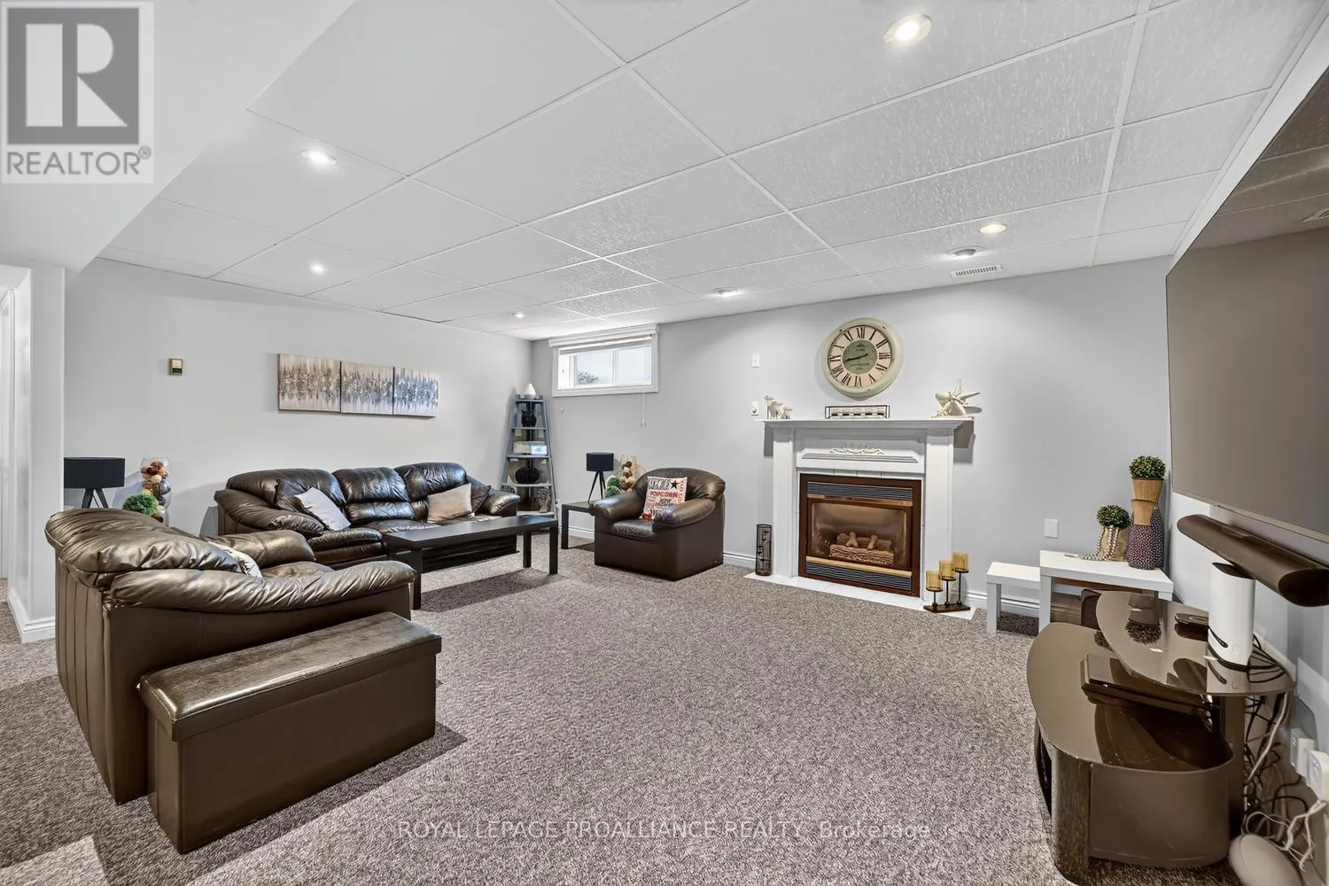 1099 BRIDLEWOOD DRIVE
