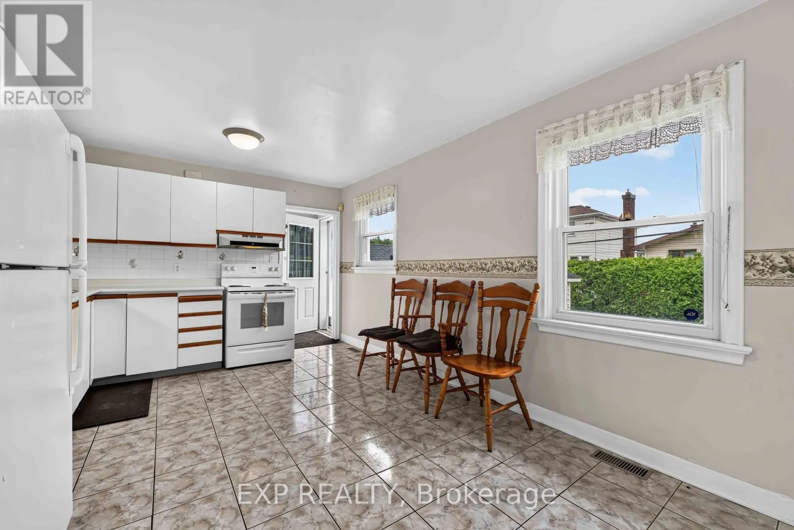 1613 QUEENSDALE AVENUE