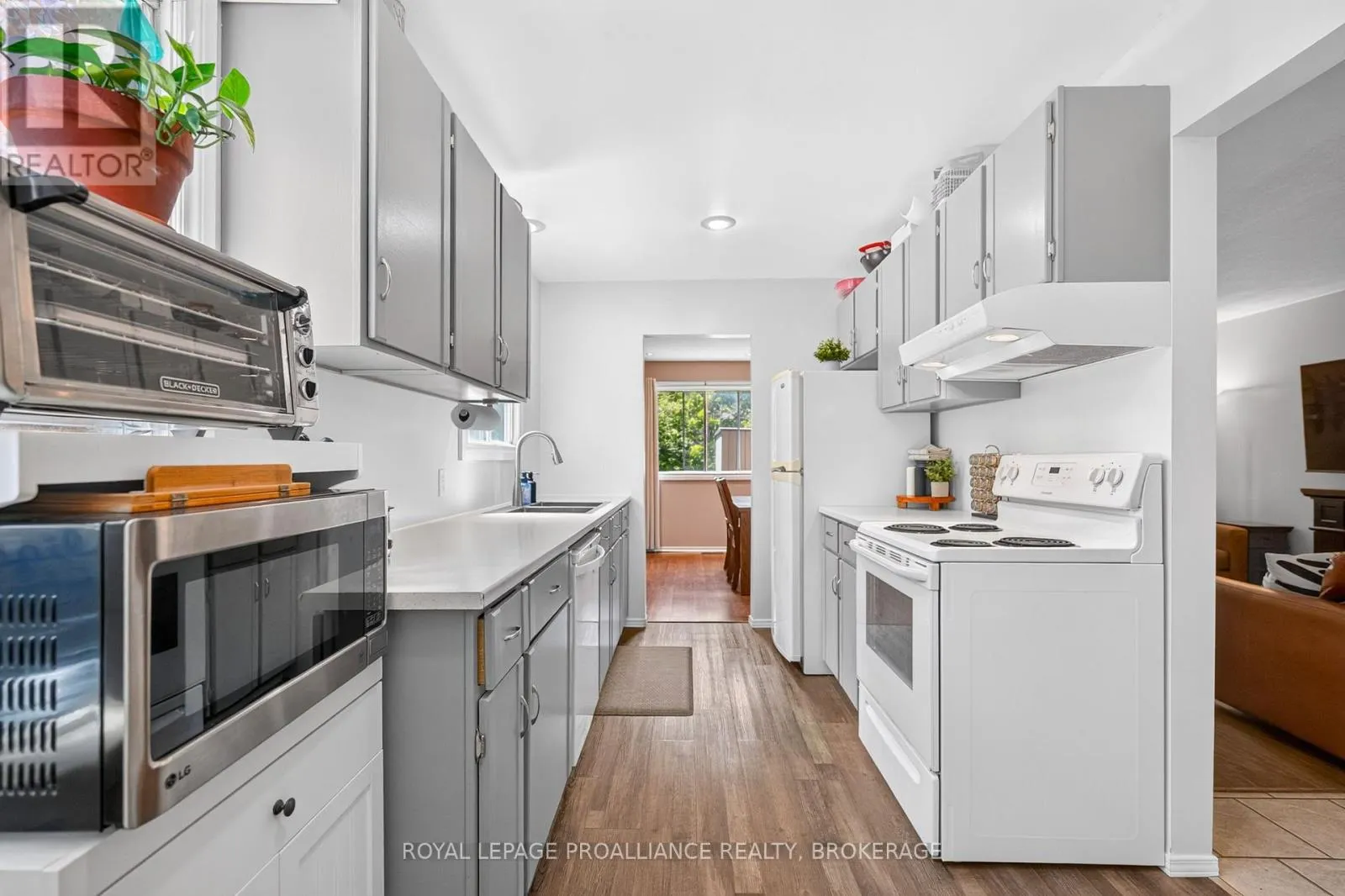24 BALMORAL COURT