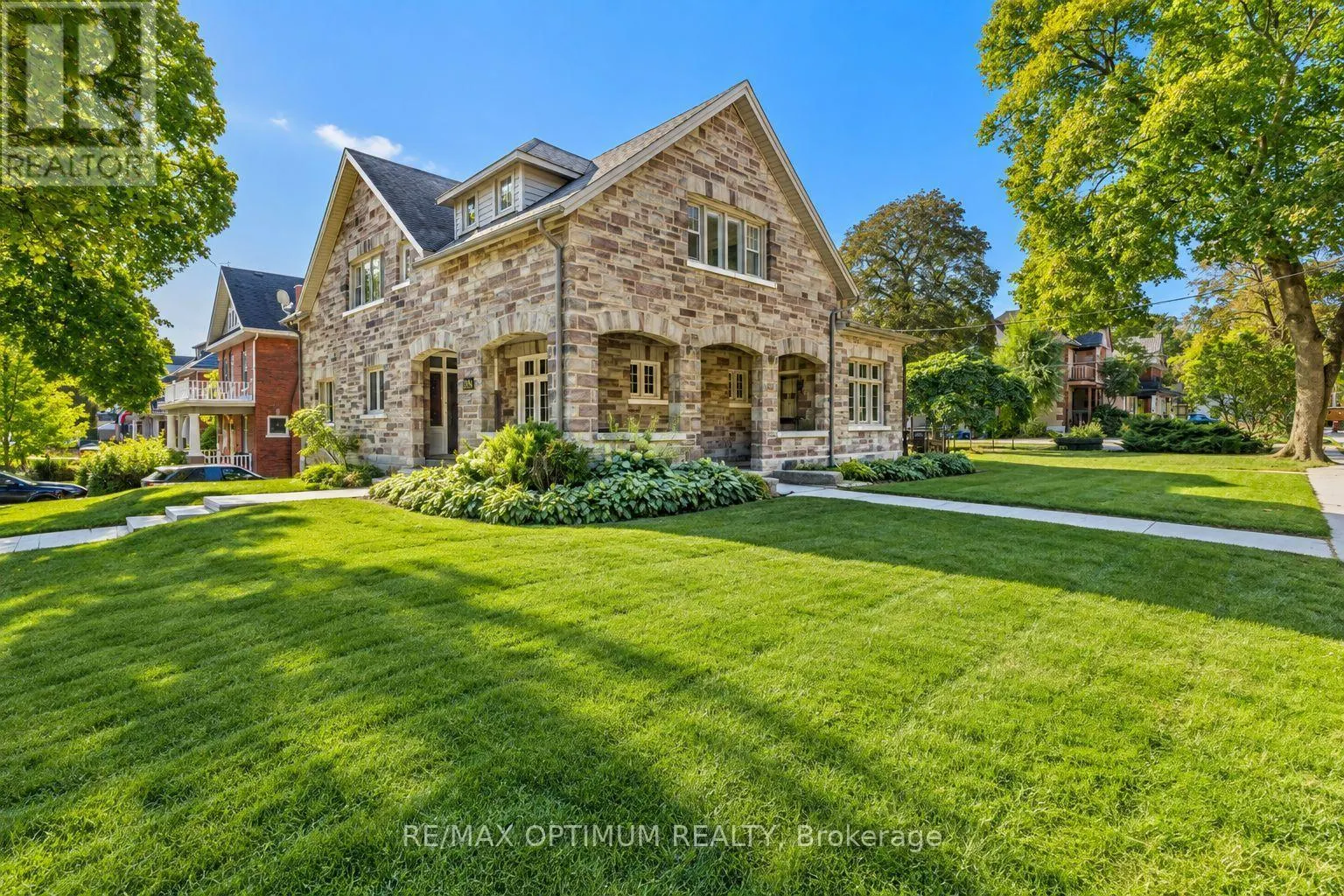 916 QUEENSTON ROAD