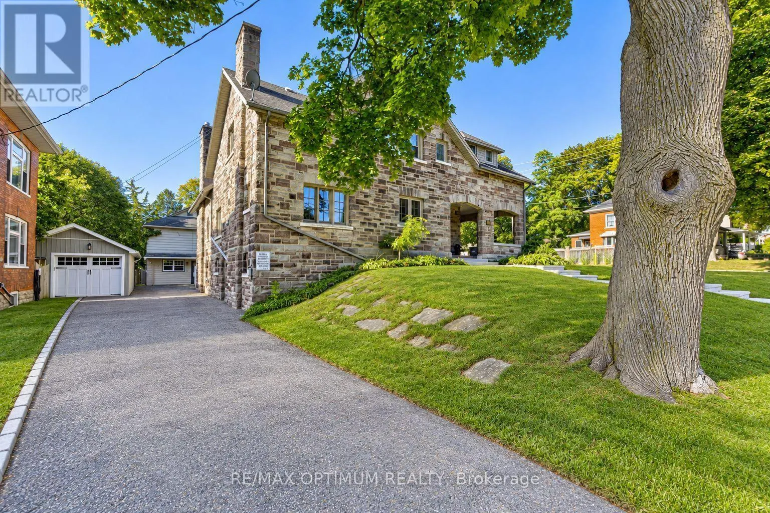 916 QUEENSTON ROAD