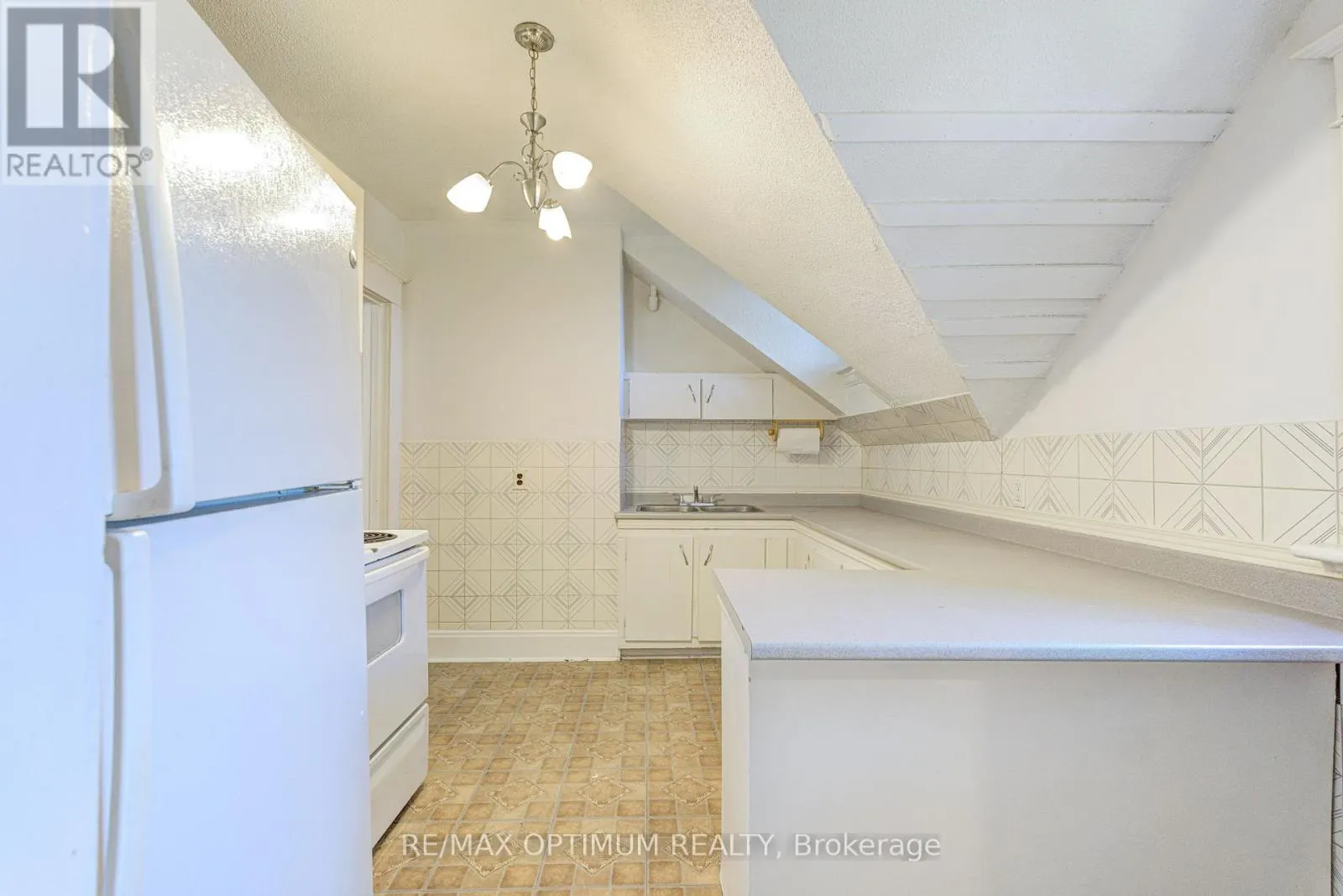 916 QUEENSTON ROAD