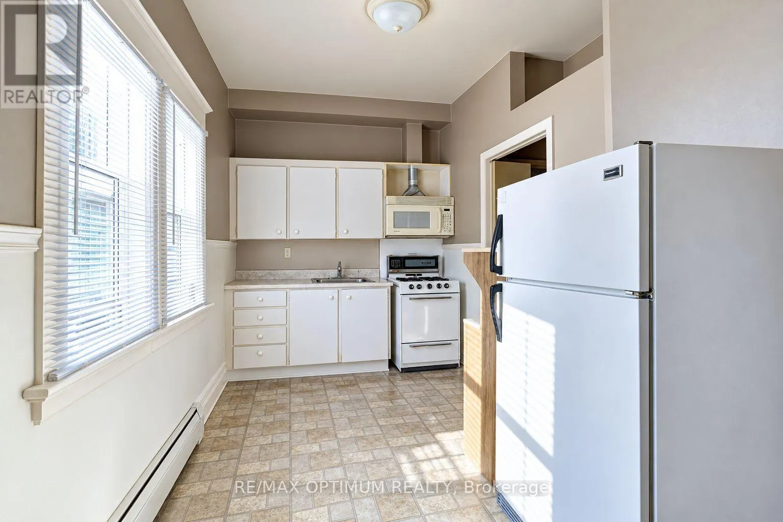 916 QUEENSTON ROAD