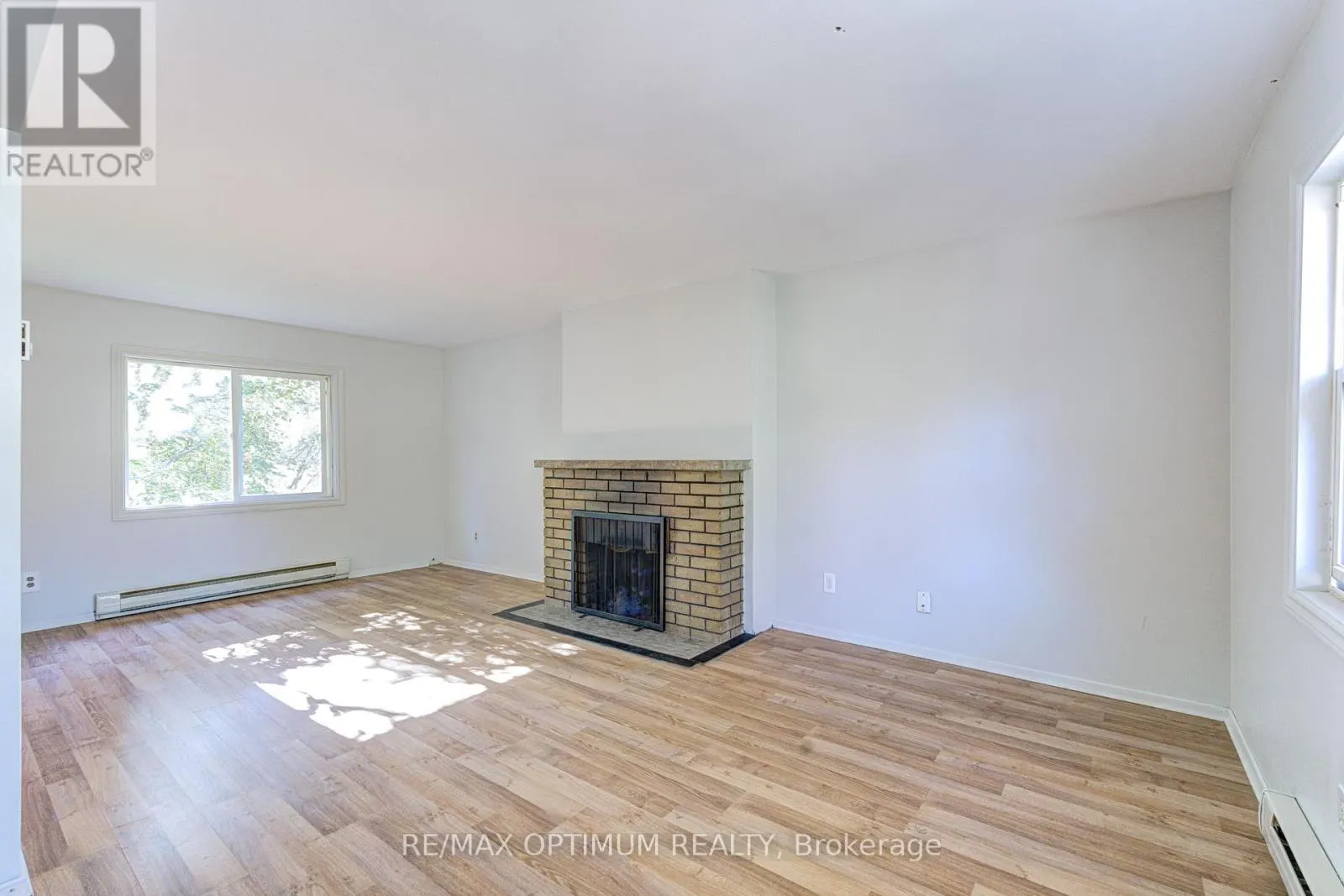 916 QUEENSTON ROAD