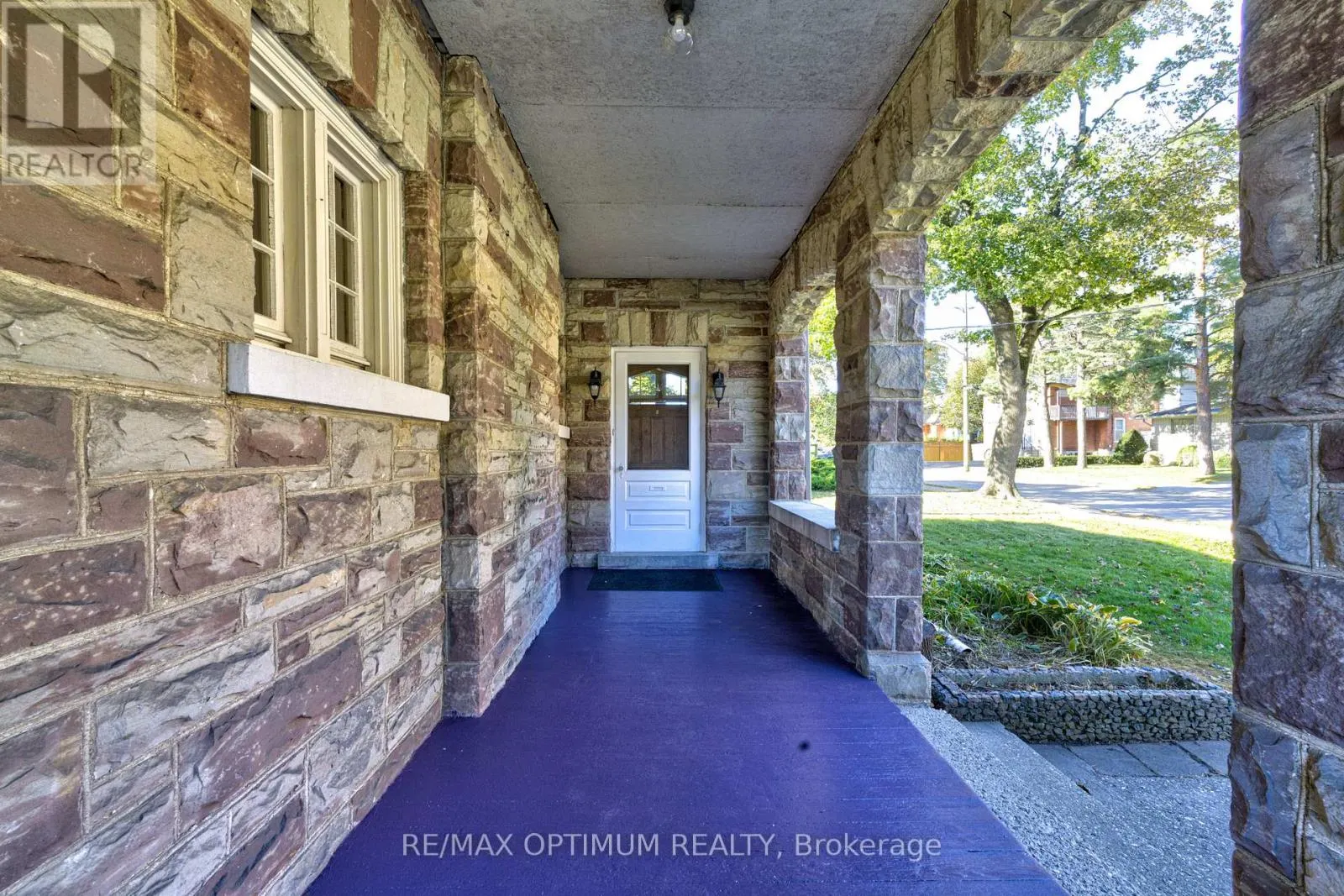 916 QUEENSTON ROAD