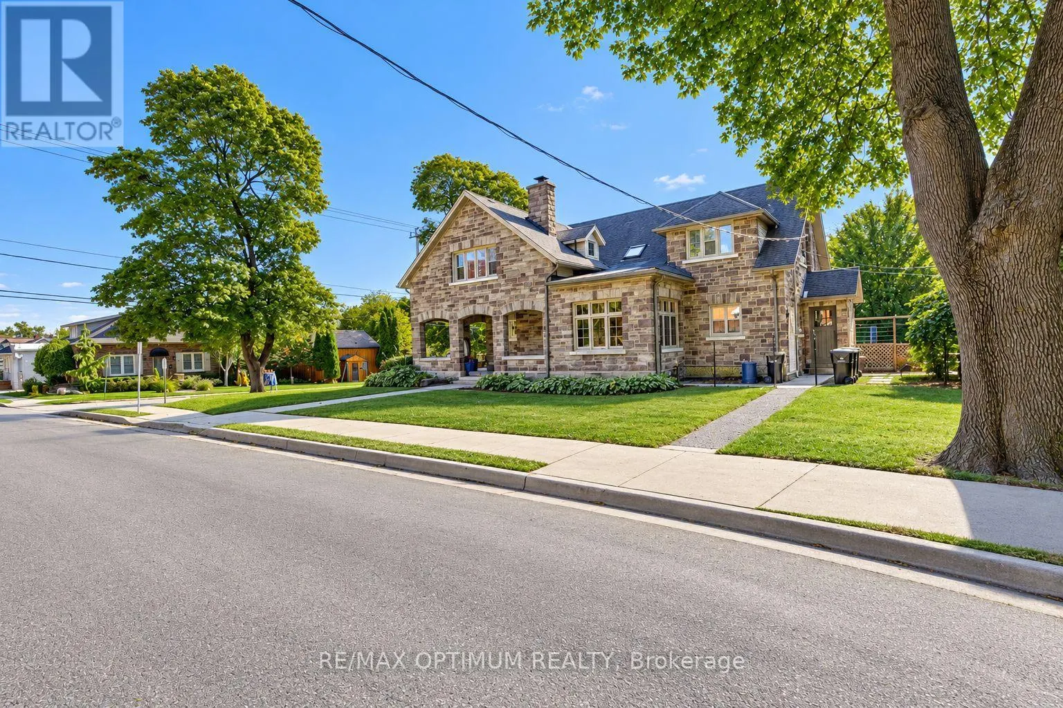 916 QUEENSTON ROAD