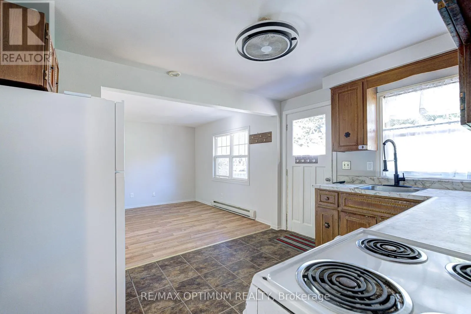 916 QUEENSTON ROAD