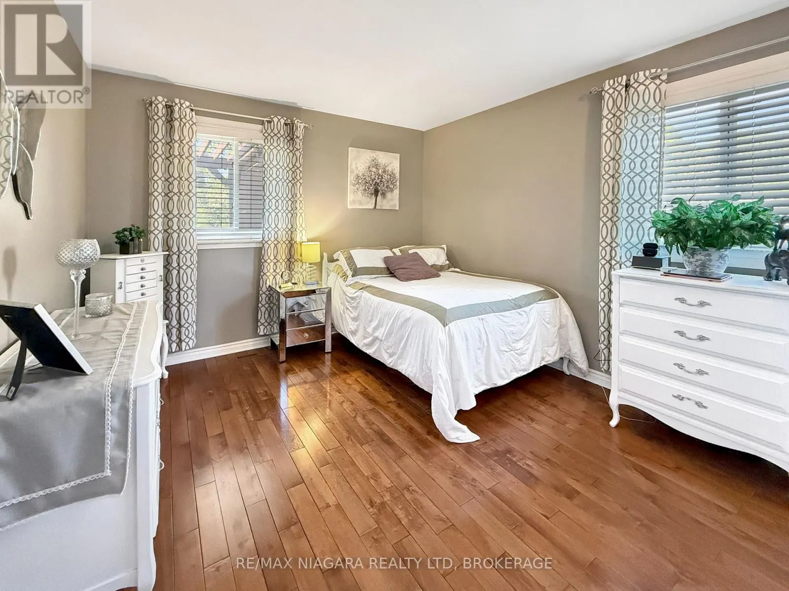 27 LINDBERGH DRIVE