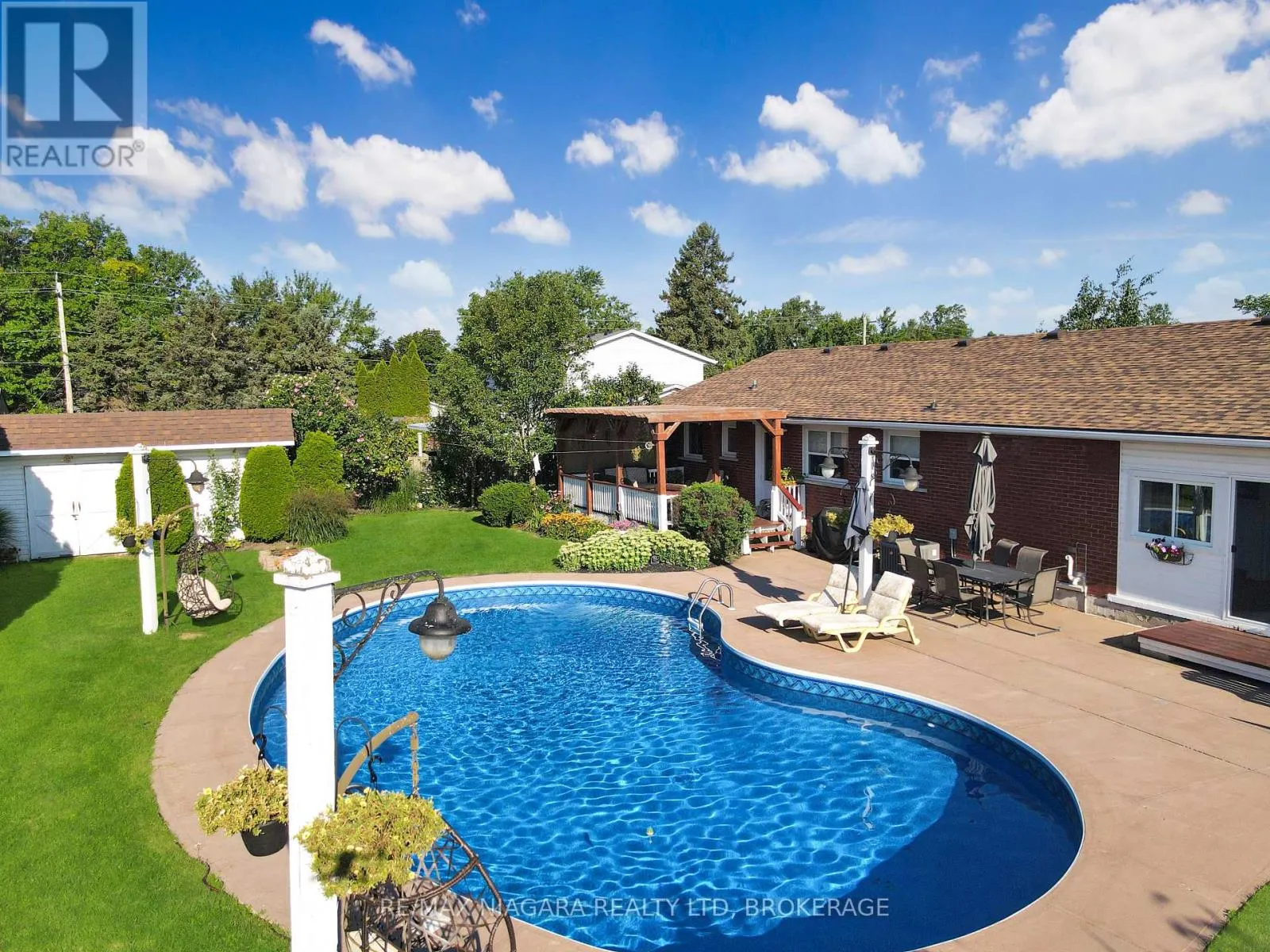 27 LINDBERGH DRIVE
