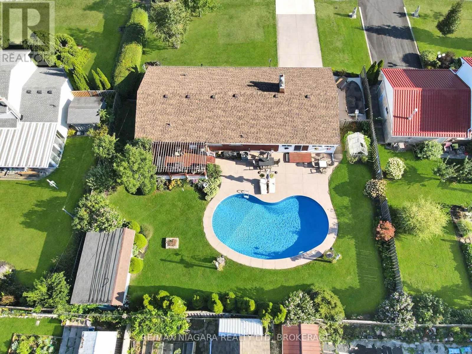 27 LINDBERGH DRIVE