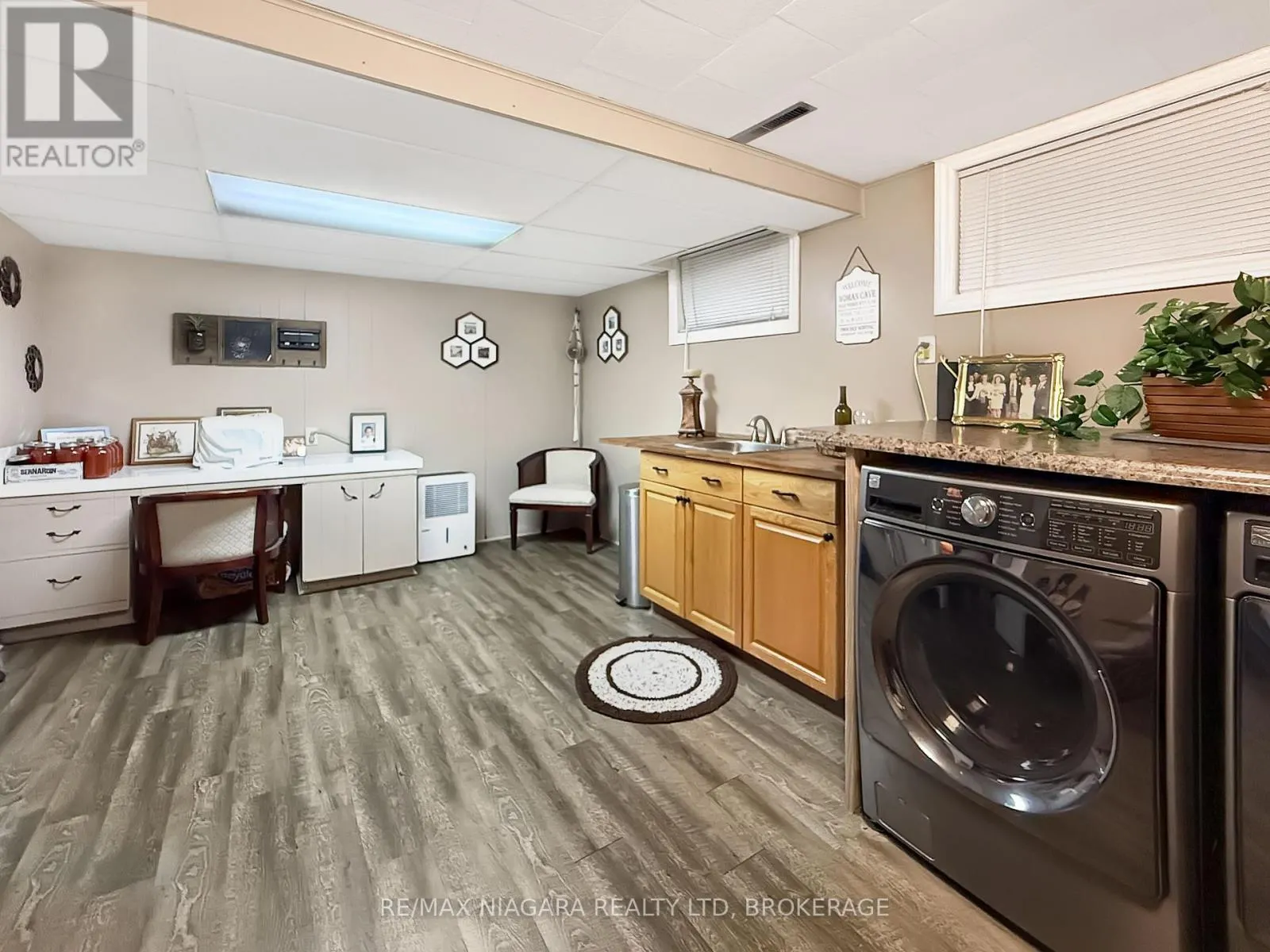 27 LINDBERGH DRIVE